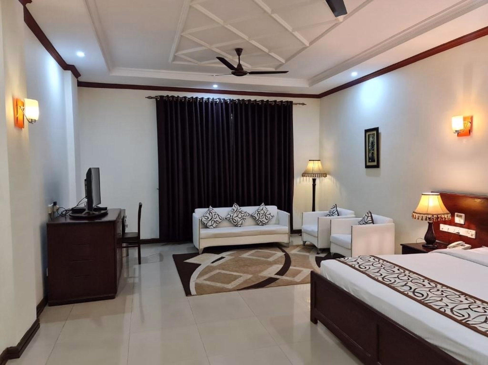 🏨 Hôtel 4* - Jour 1