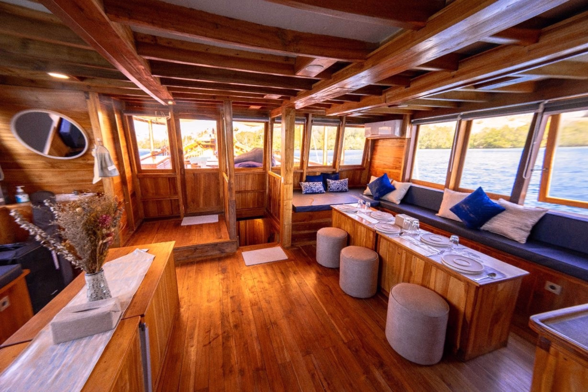 🚢 Bateau de croisière à moteur - Jours 1 à 3