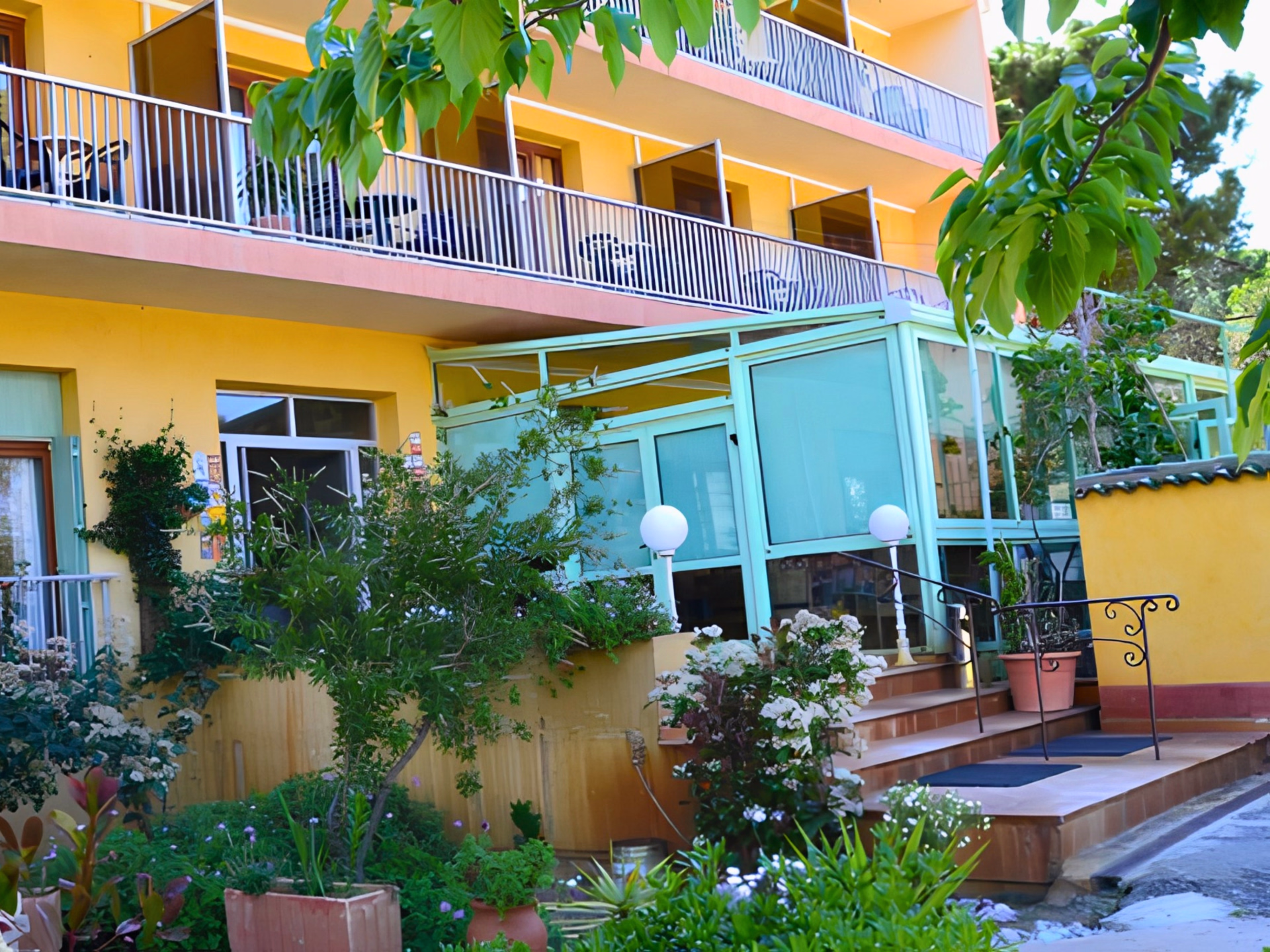 🏨 Hôtel 3* - Jours 1 à 6