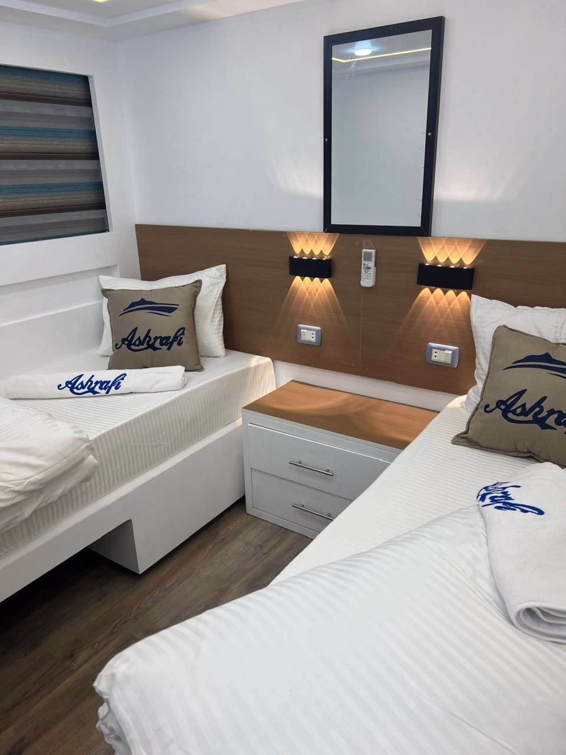 🚢 Bateau de croisière à moteur