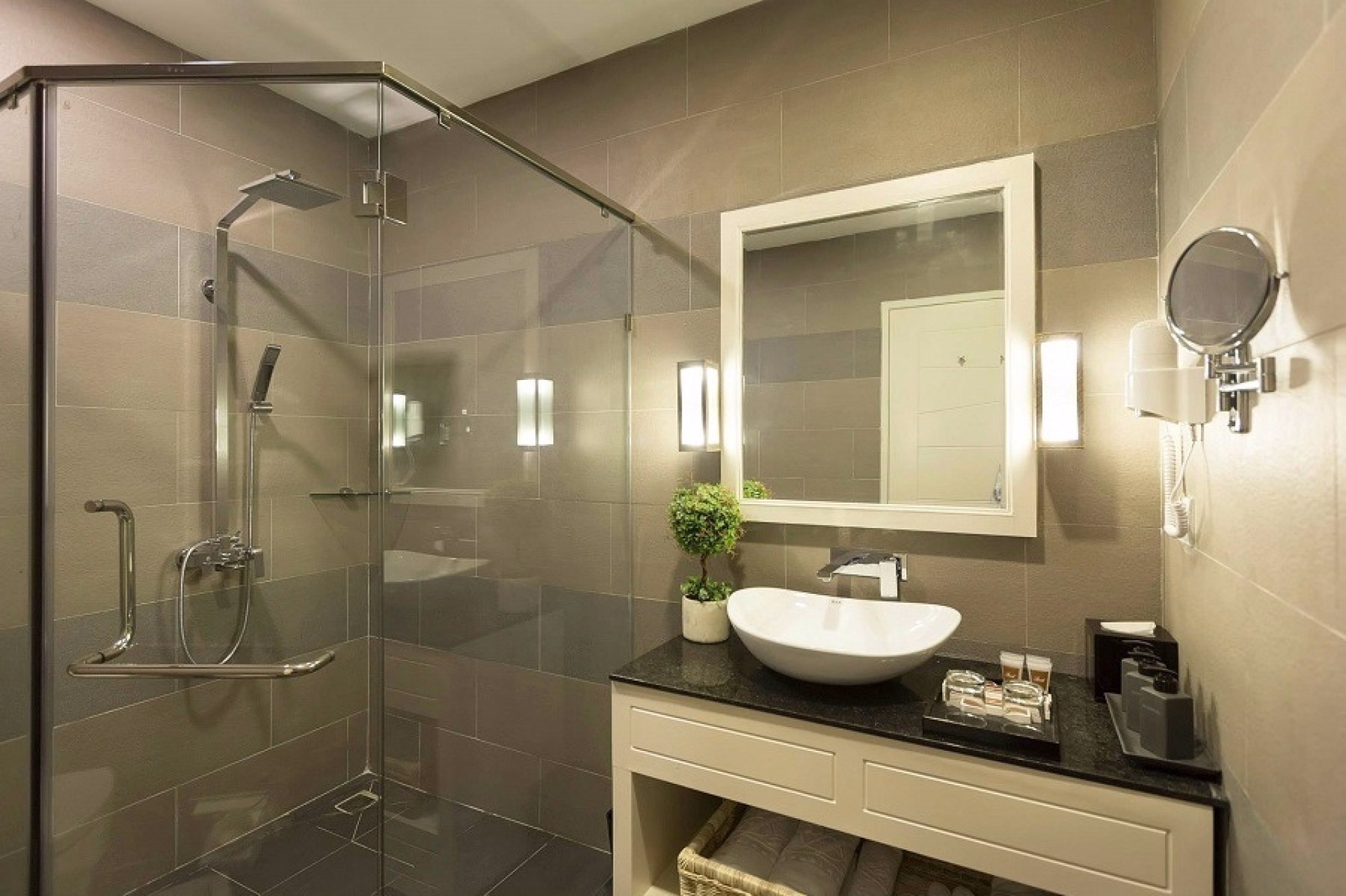 🏨 Hôtel 3* - Jours 1 à 2