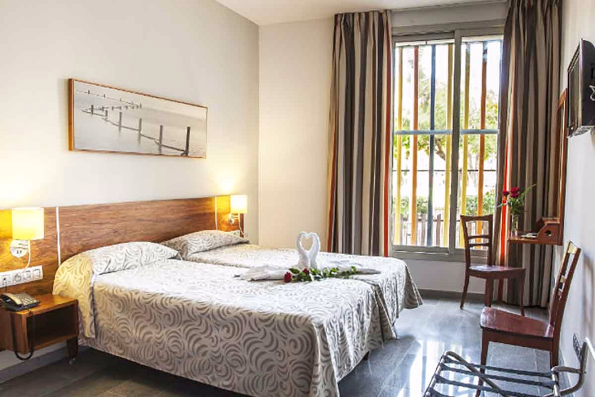 🏩 Hôtel 3* - Jour 1 et 6