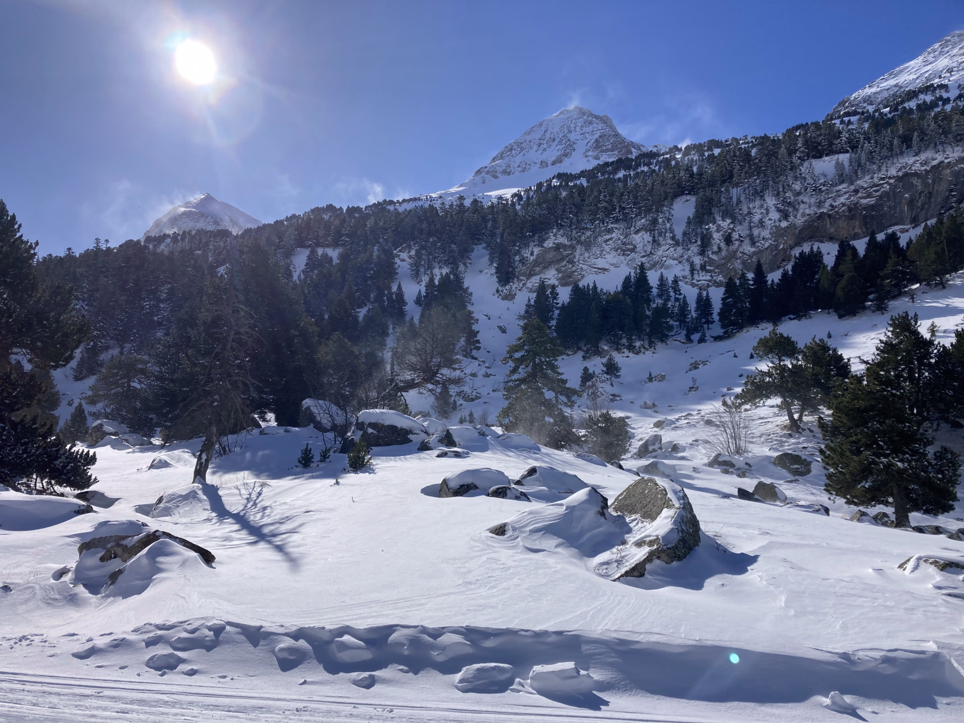 Exploration en raquettes au pied de l'Aneto