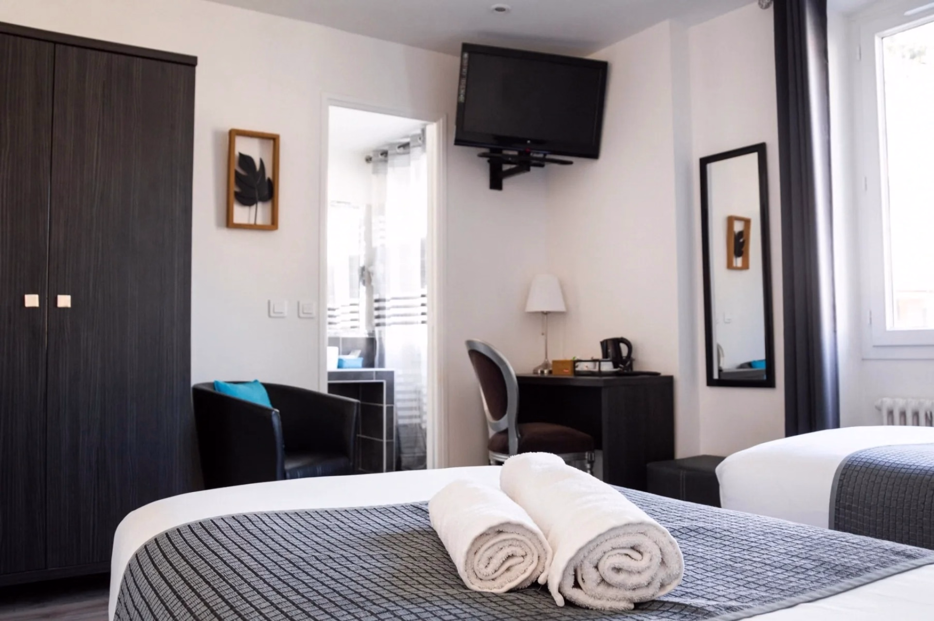 🏨 Hôtel 2* - Jours 1 à 6