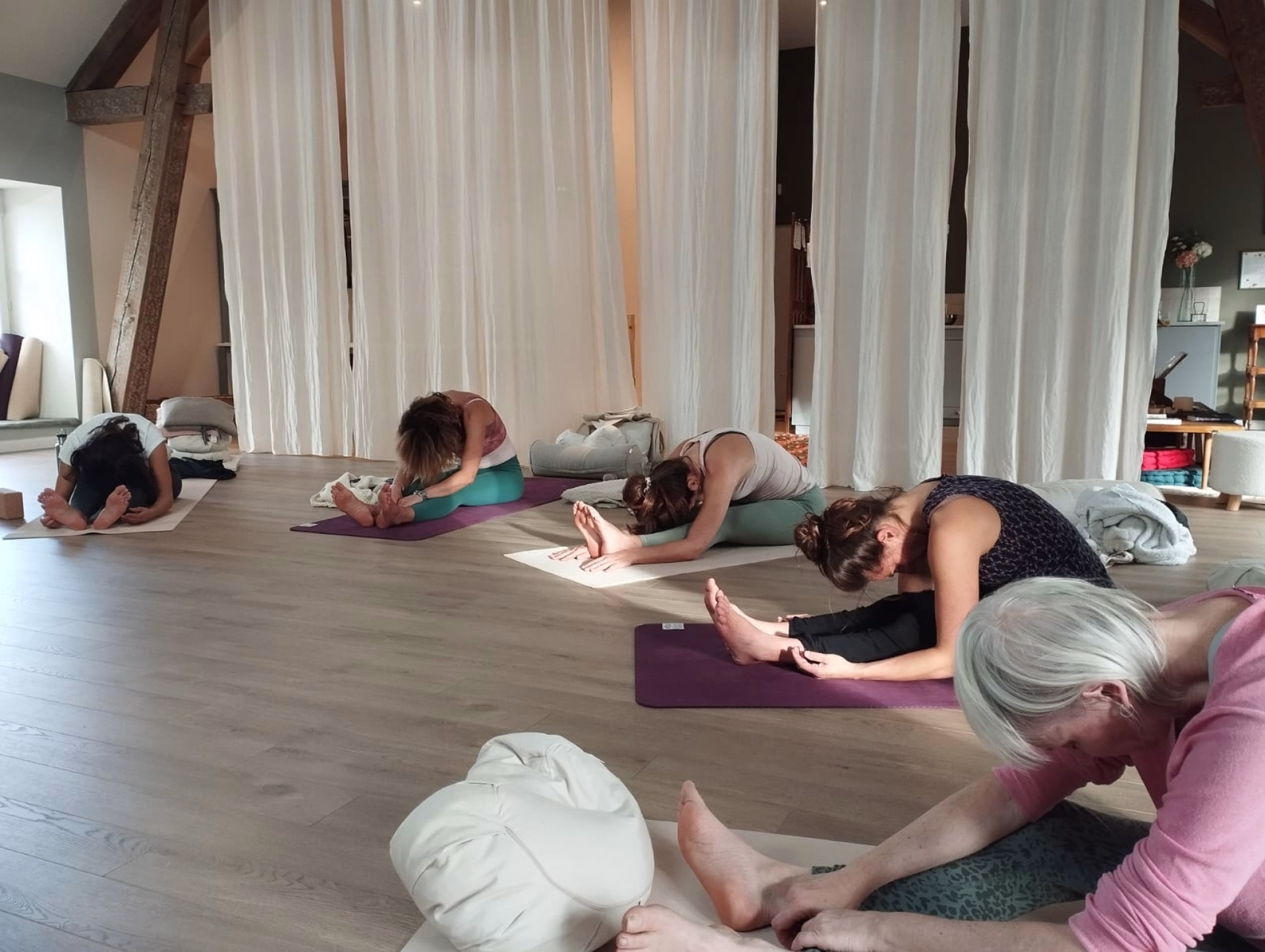 Retraite yoga de la femme : vivre depuis son cœur