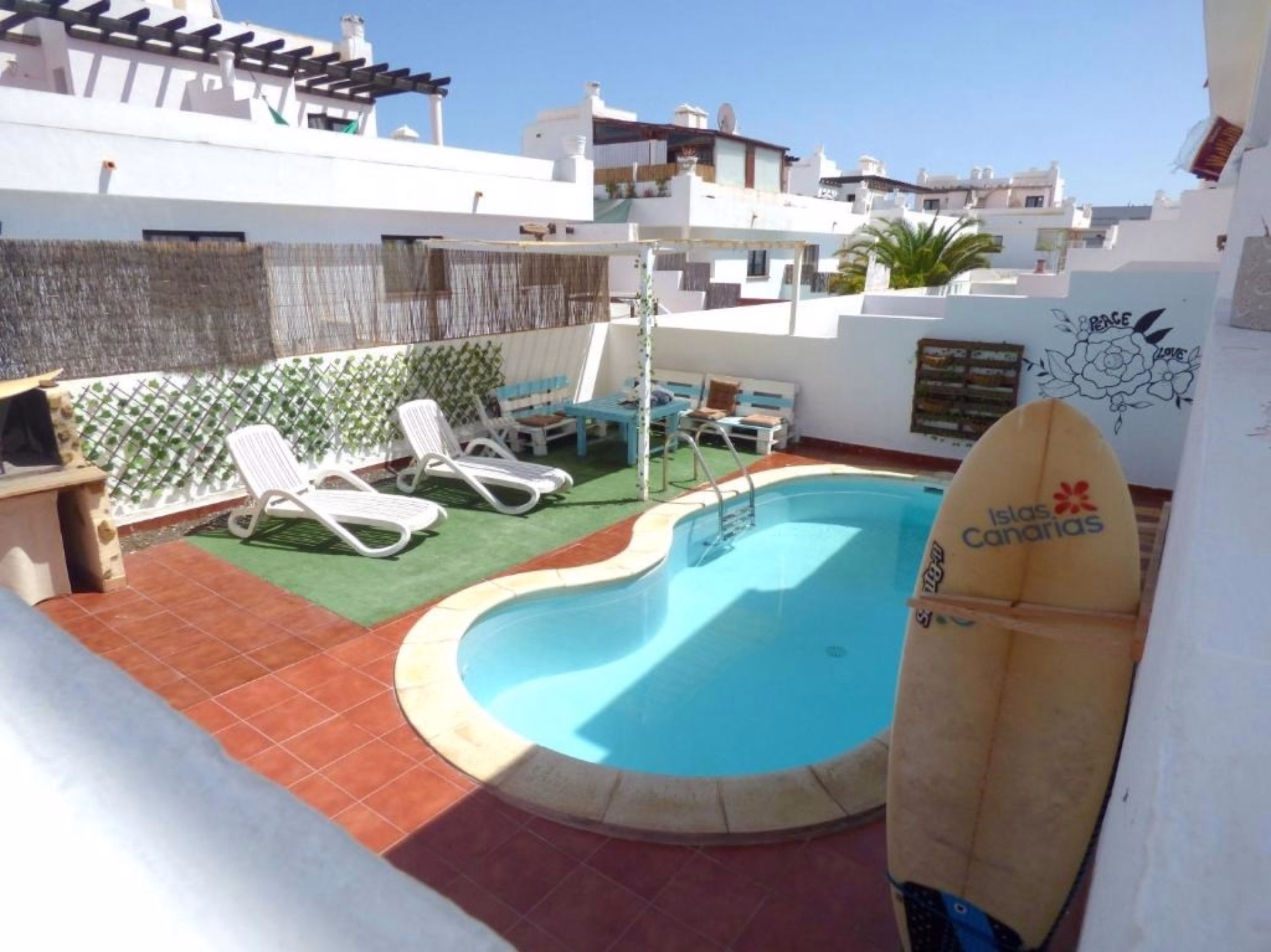 🏠 Surf House