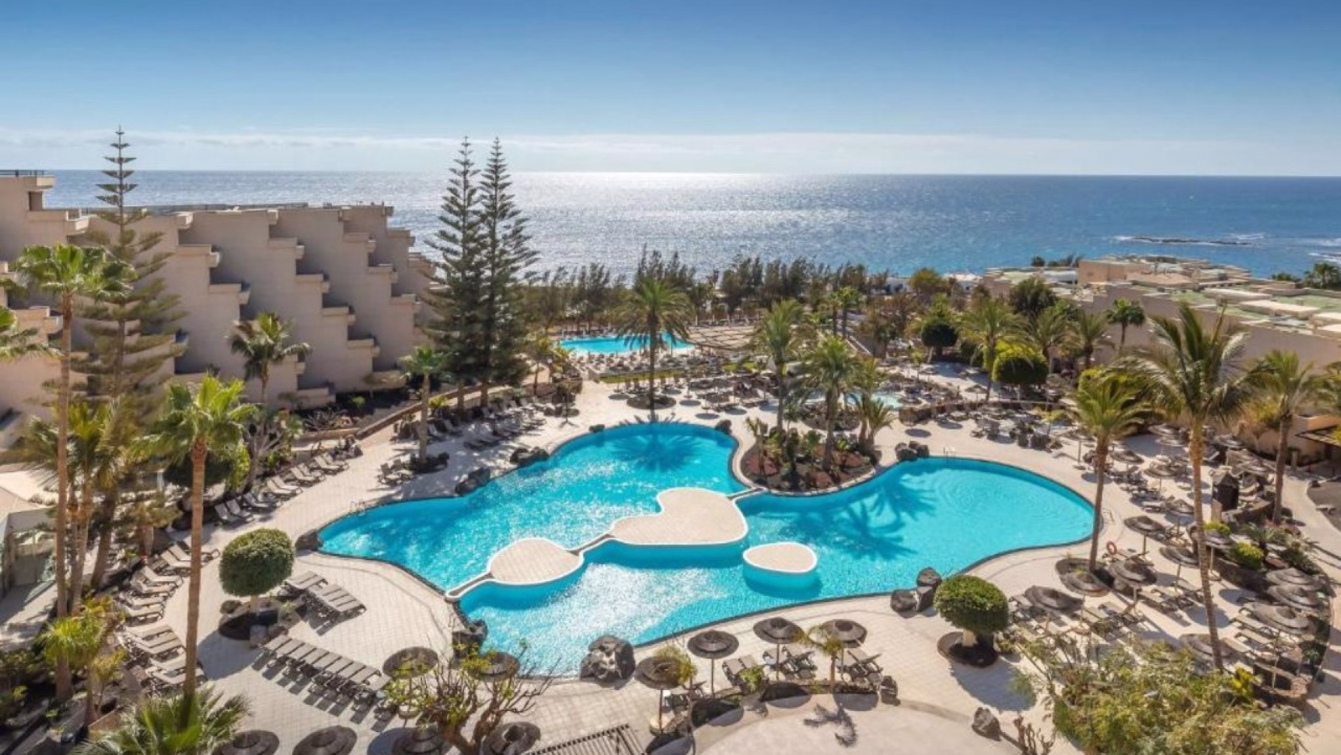 🏨 Hôtel 4* - Jours 1 à 7