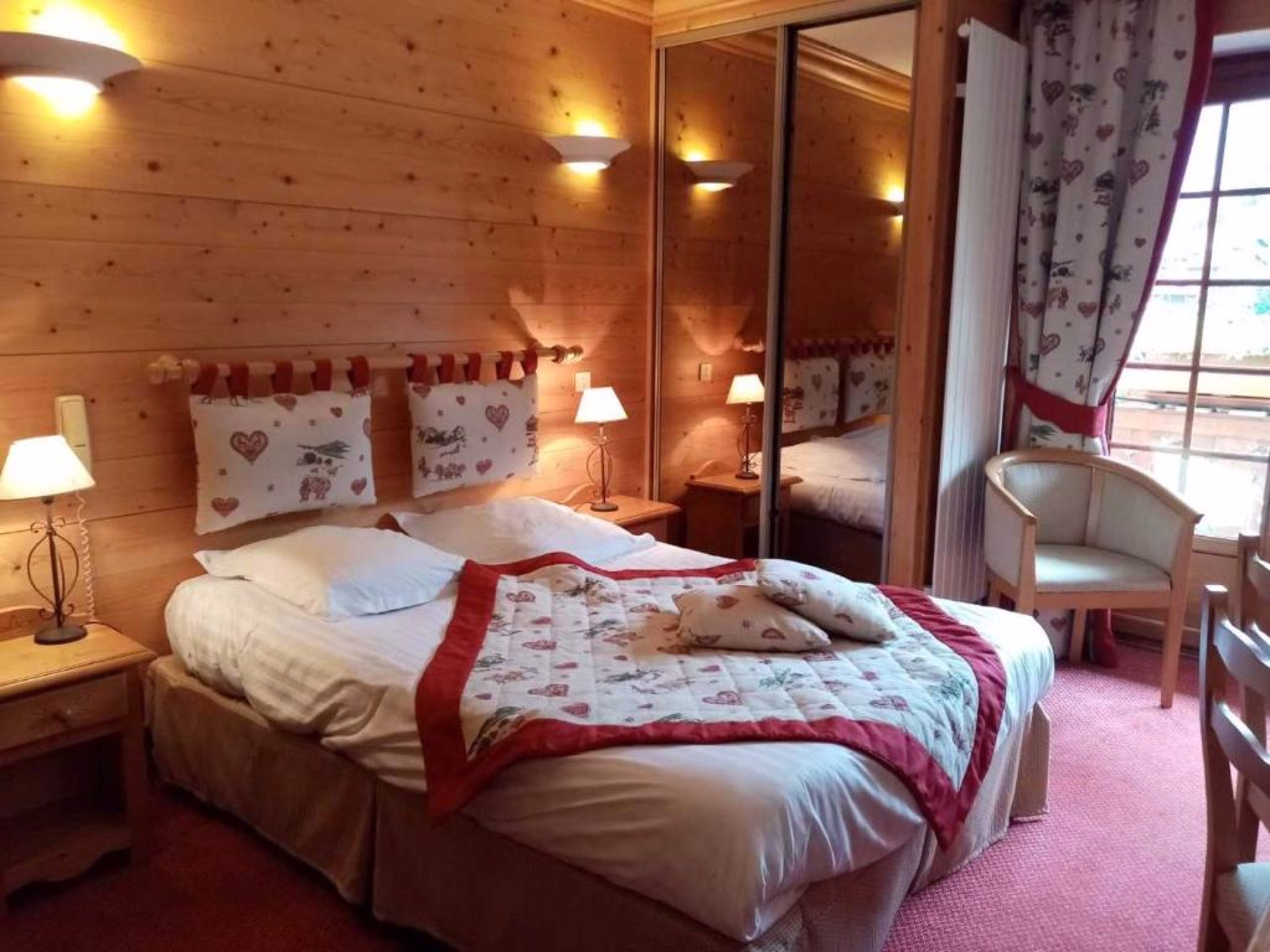 🏩 Hôtel 2* - Jours 1, 5 et 7