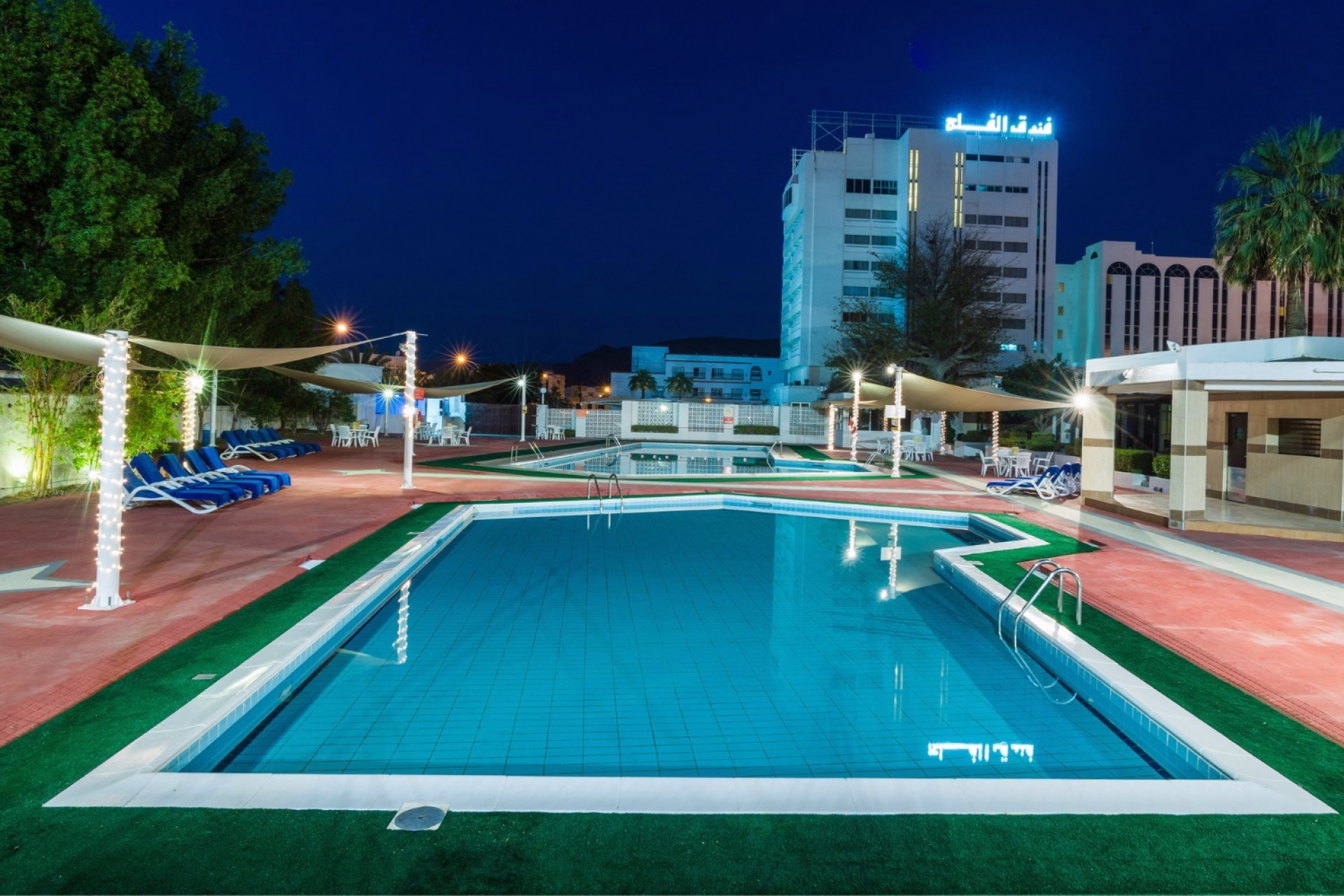 🏨 Hôtel 4* - Jours 1 à 2, 6