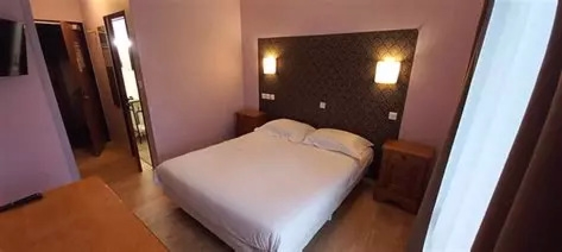 🏨 Hôtel 2* - Jour 1