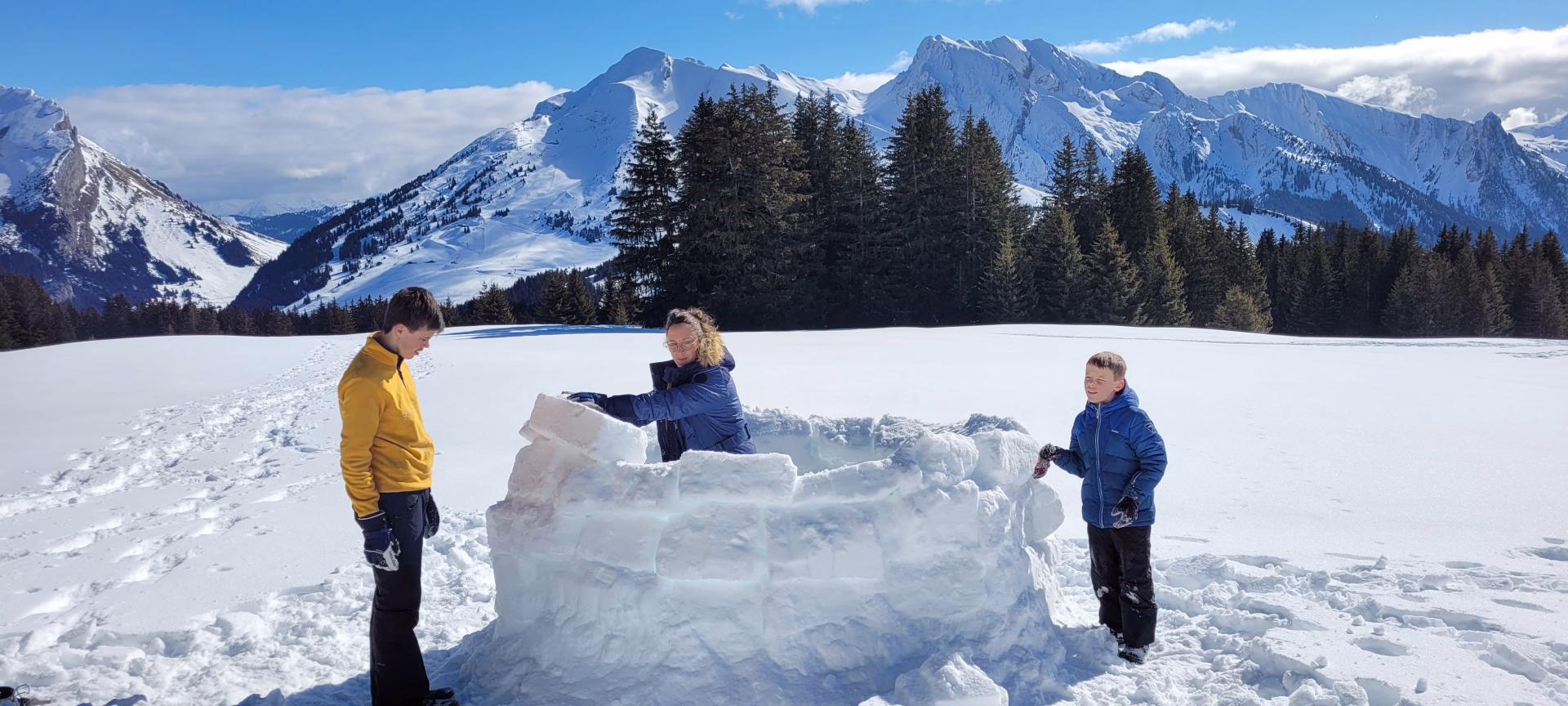 Raquettes & nuit en Igloo au plateau des Glières
