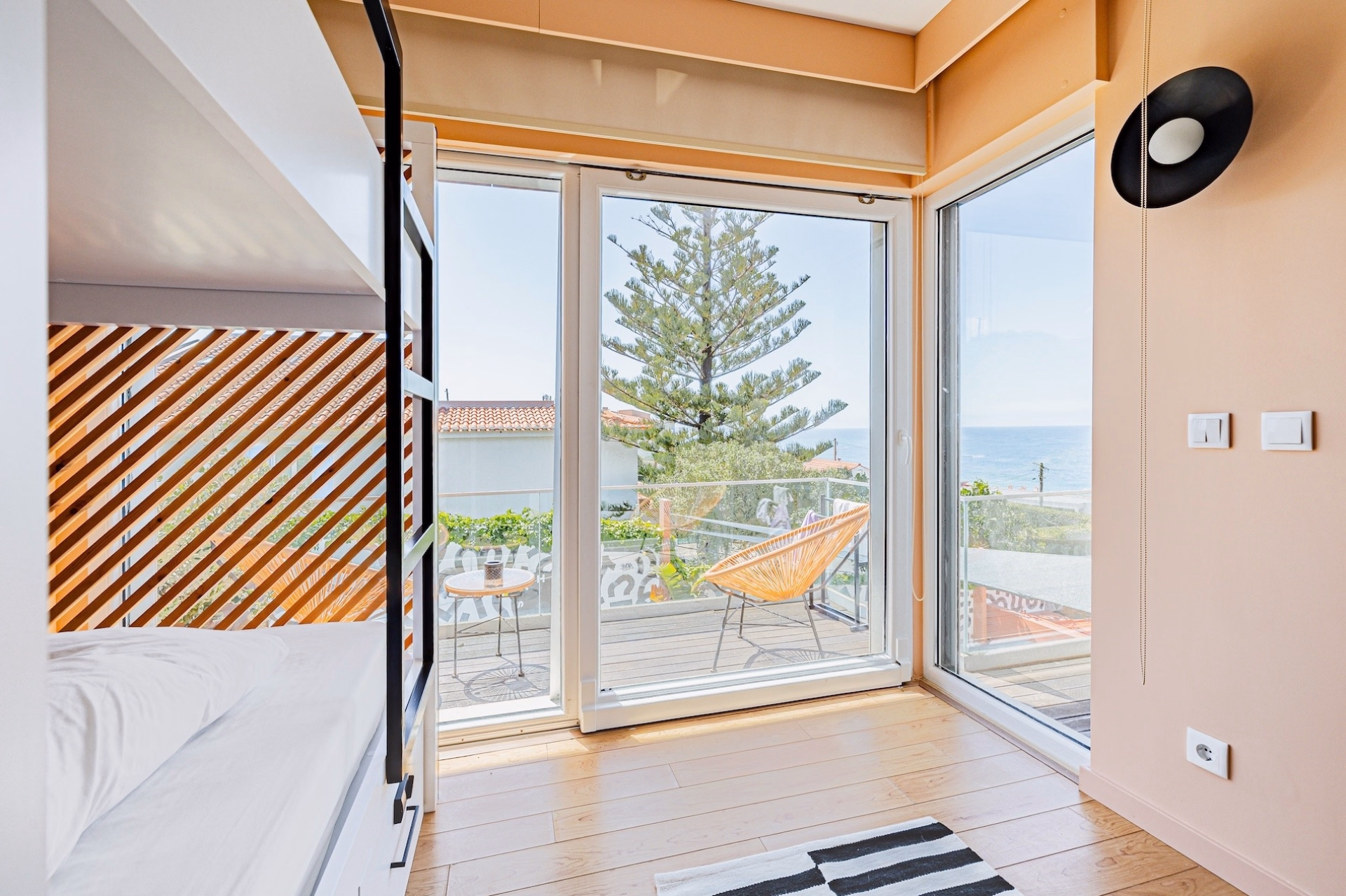 🏠 Surf House