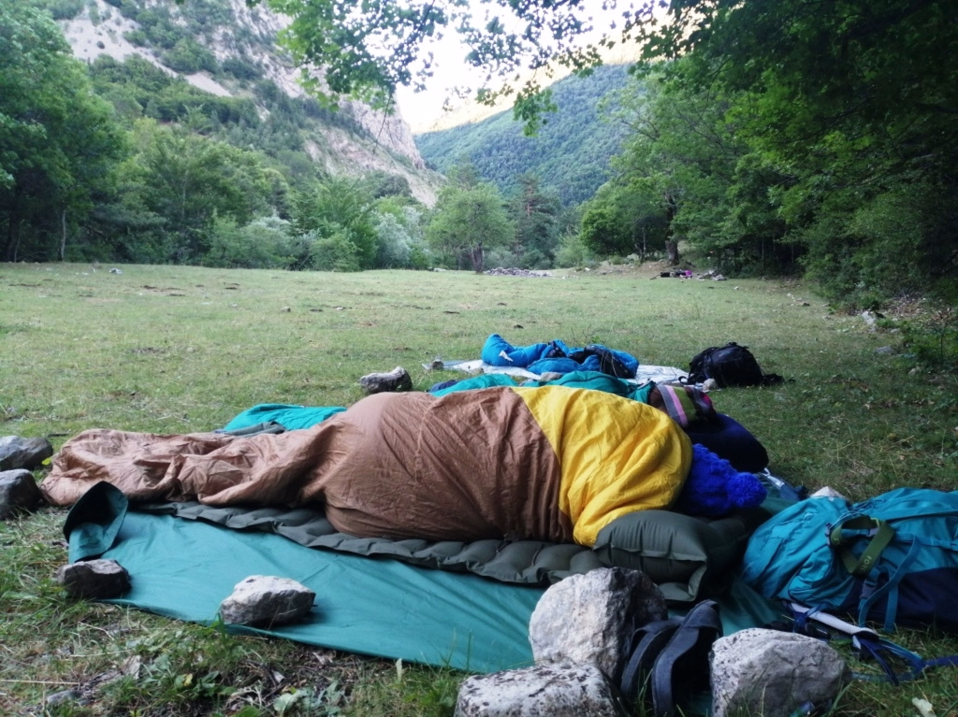 Randonnée et bivouac sur les traces du loup dans les Hautes-Alpes