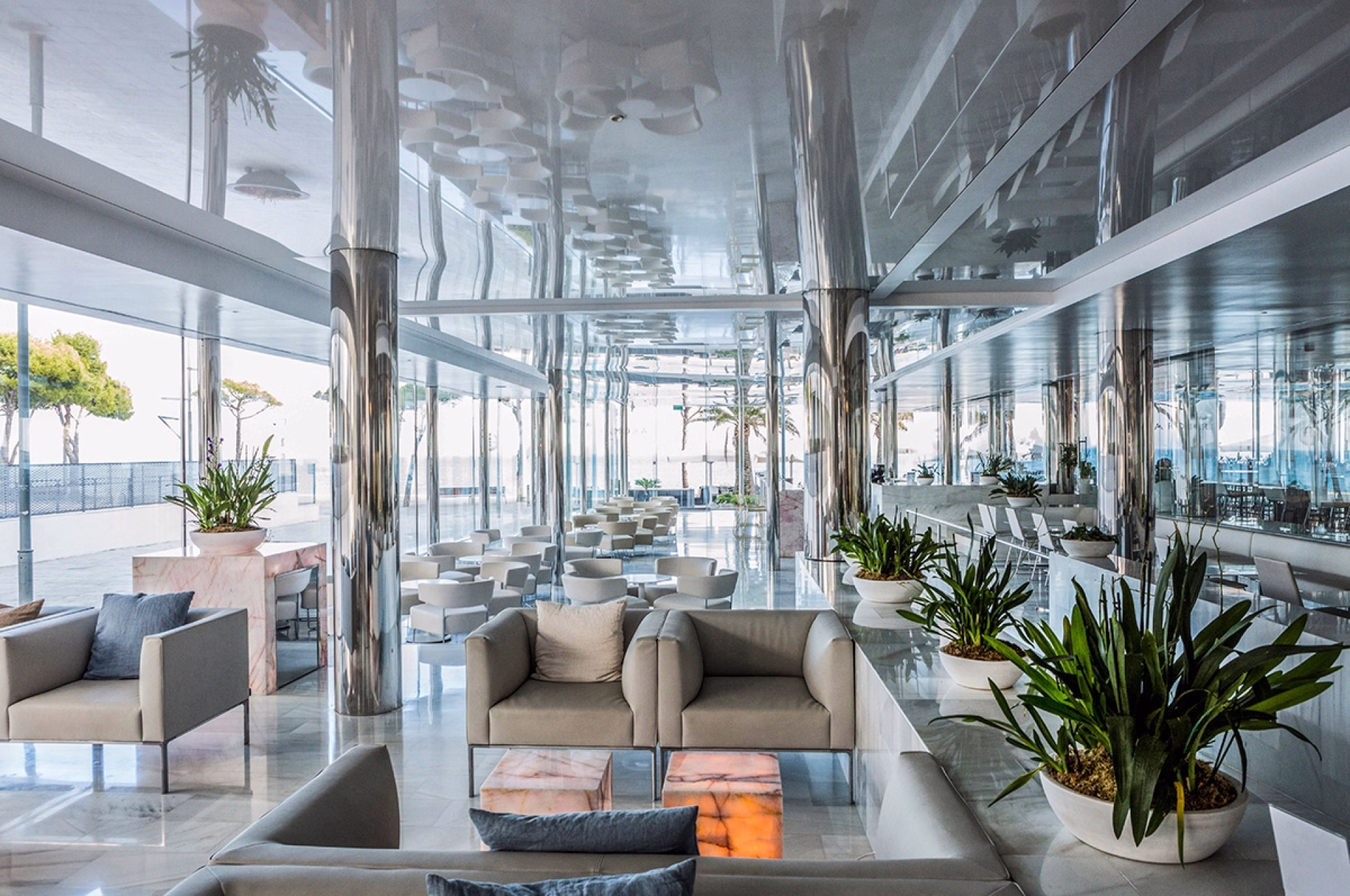 🏩 Hôtel 4* - Jours 1 à 4