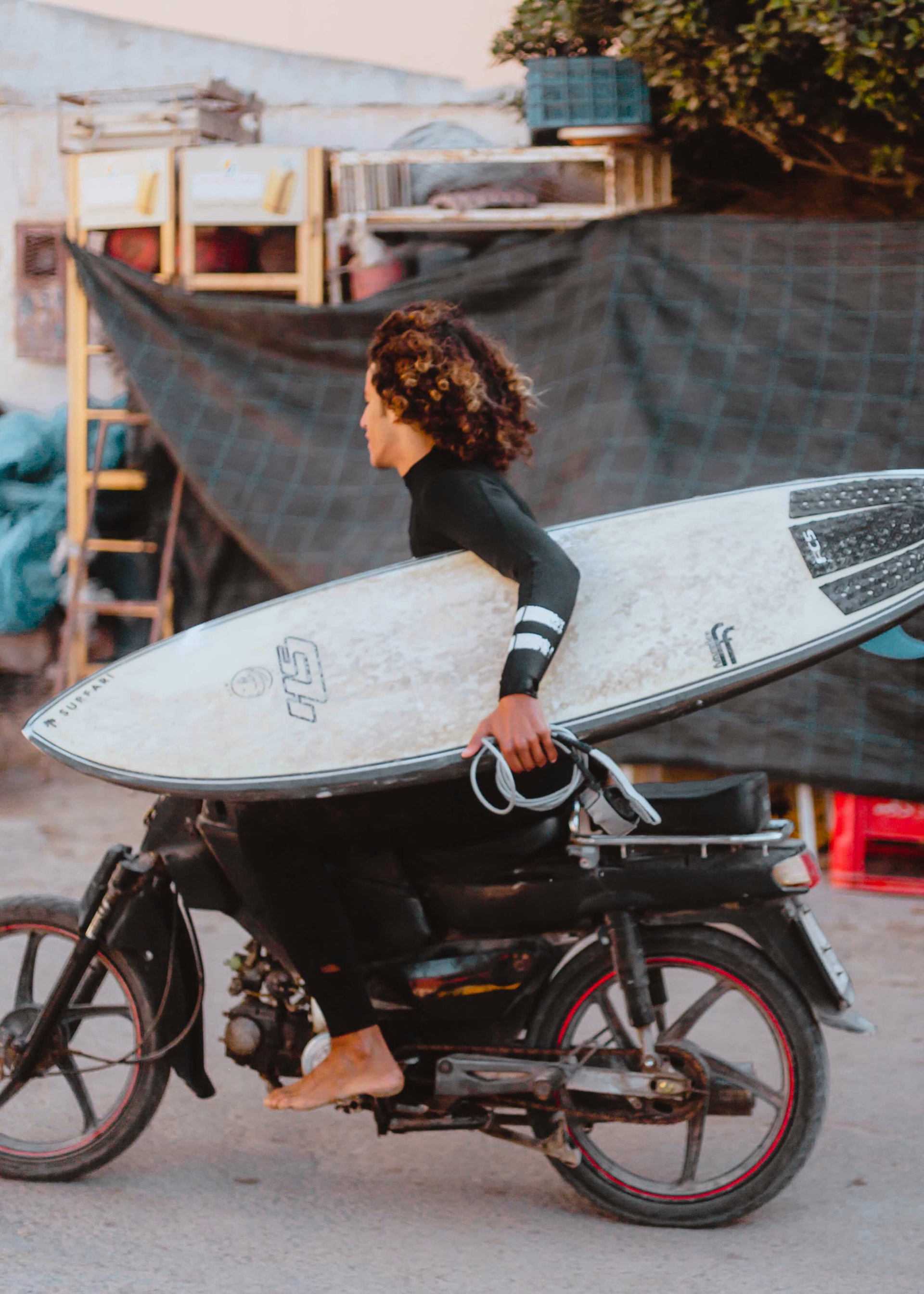 Surfriad : Petits groupes pour réellement progresser à Tamraght