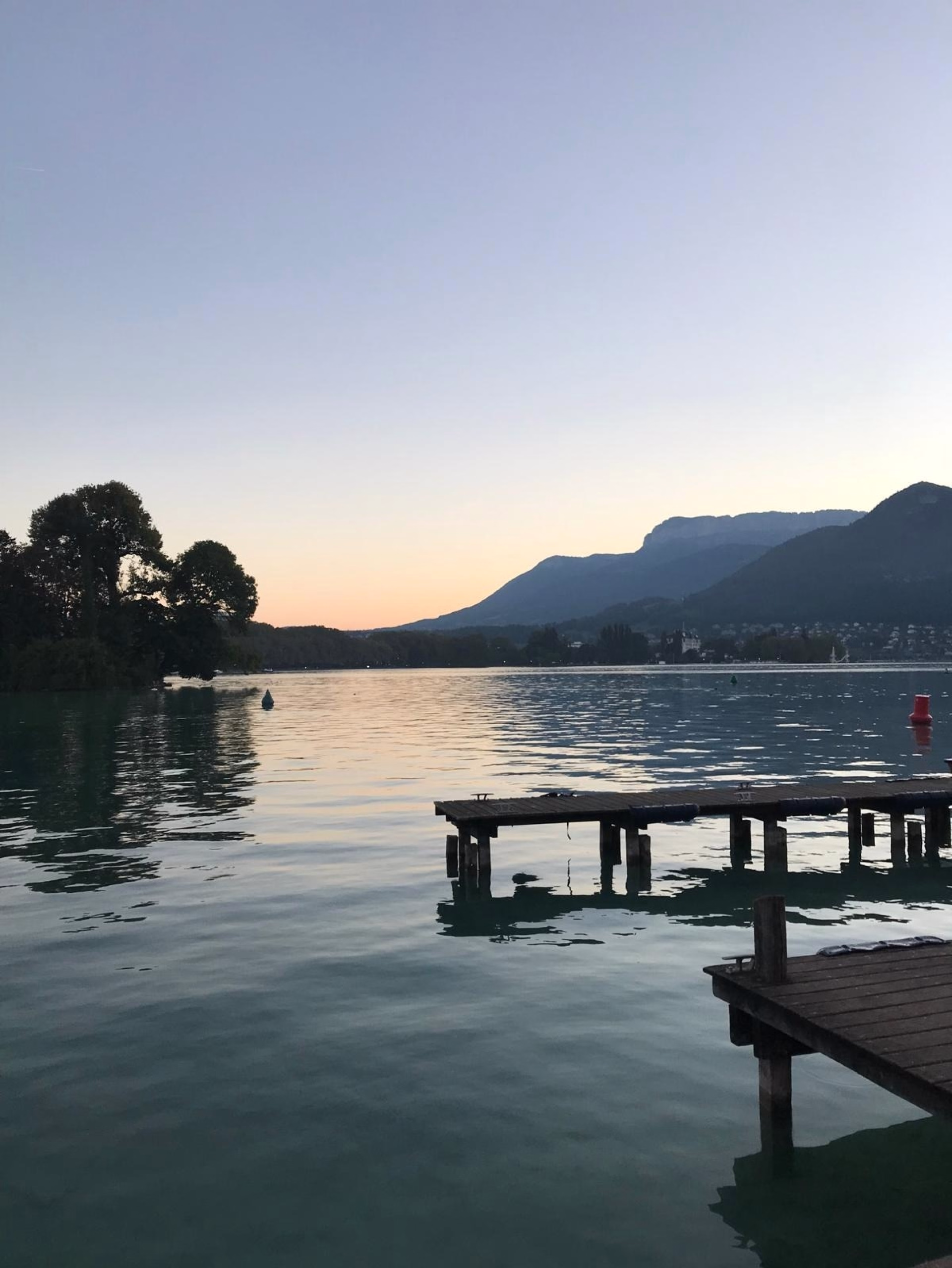 Évasion yoga et reconnexion nature au grand air d'Annecy