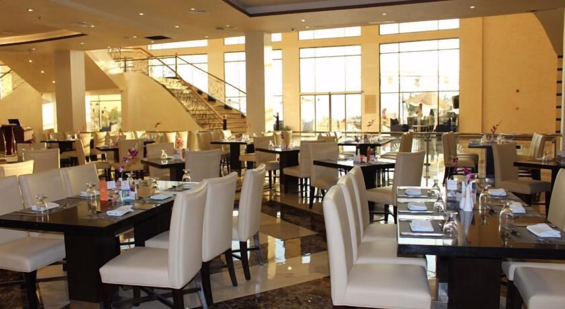 🏨 Hôtel 4* - Jours 2 à 3