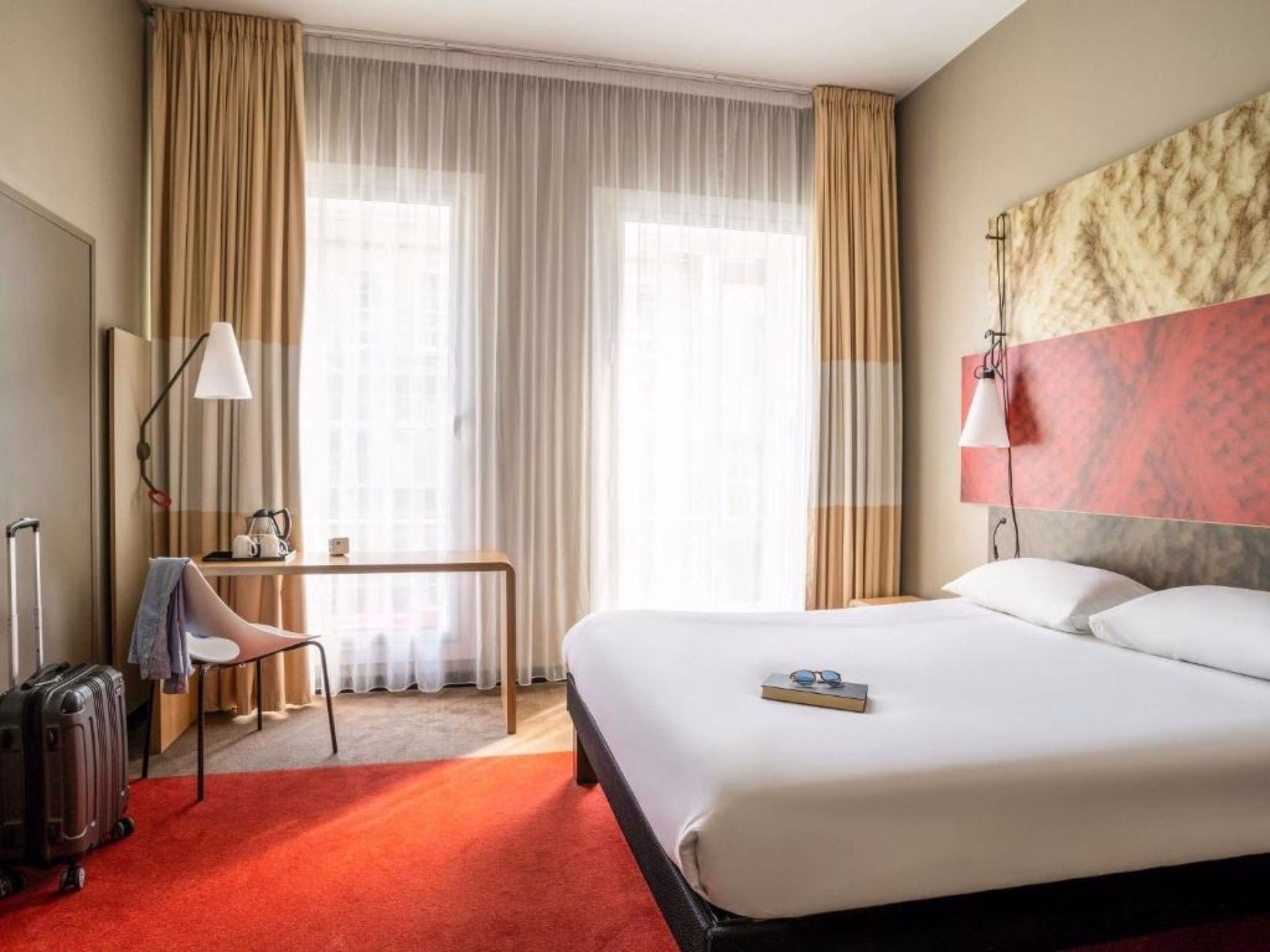 🏨 Hôtel 3* - Jours 1 à 2