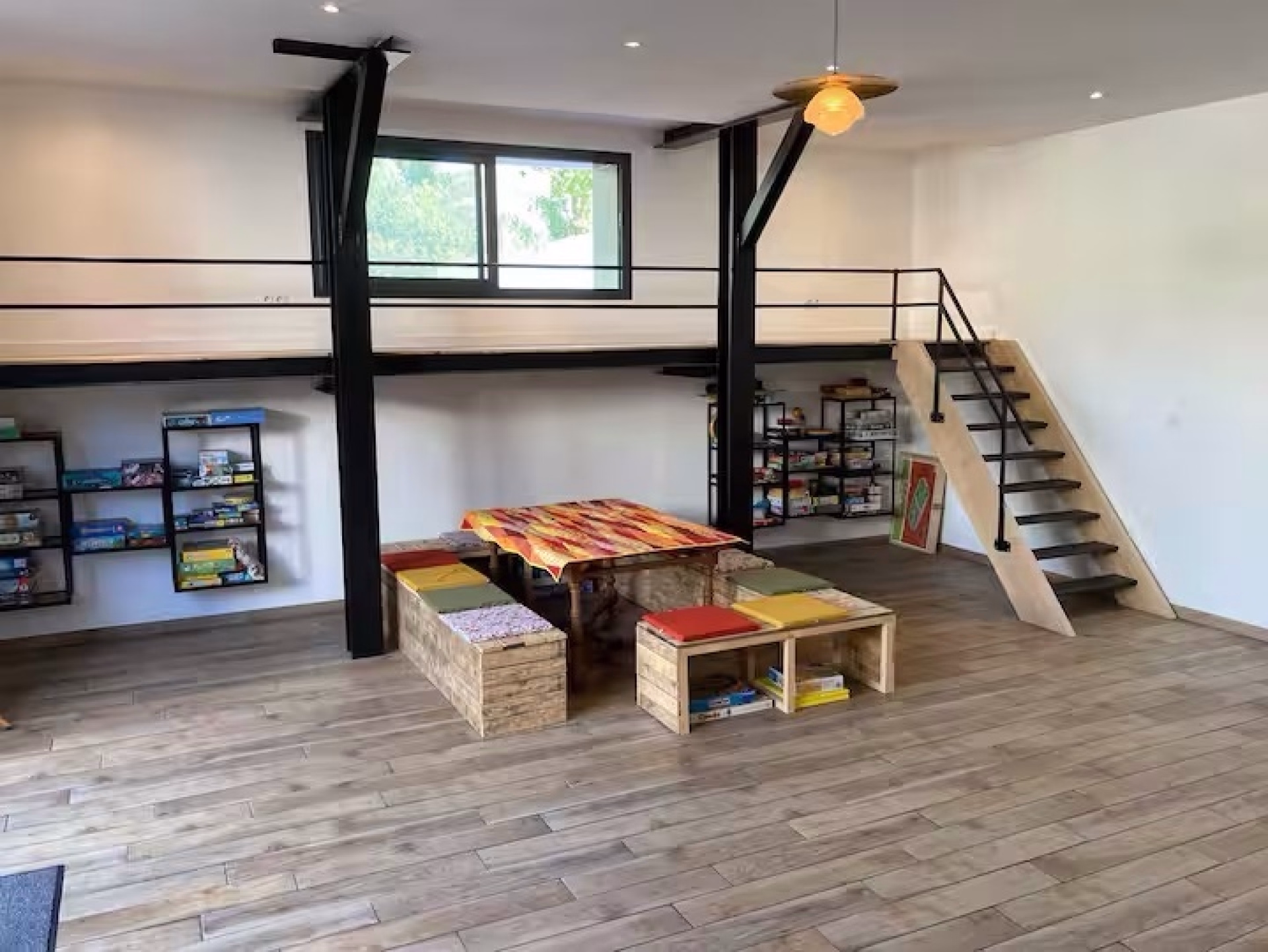 🏠 Surf House