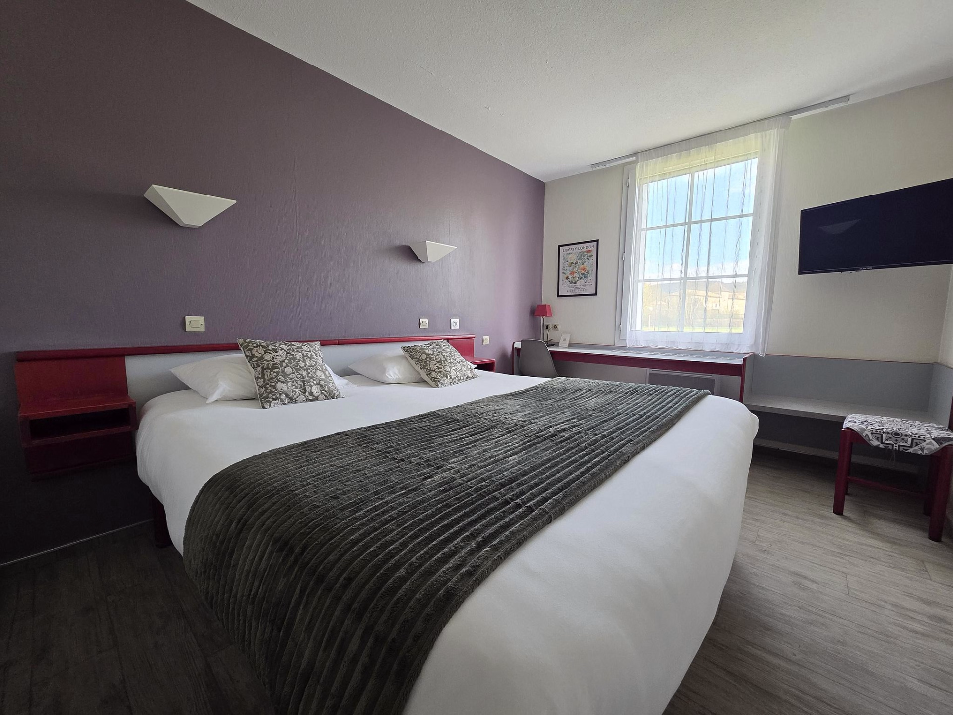 🏨 Hôtel 2* - Jours 3 à 5