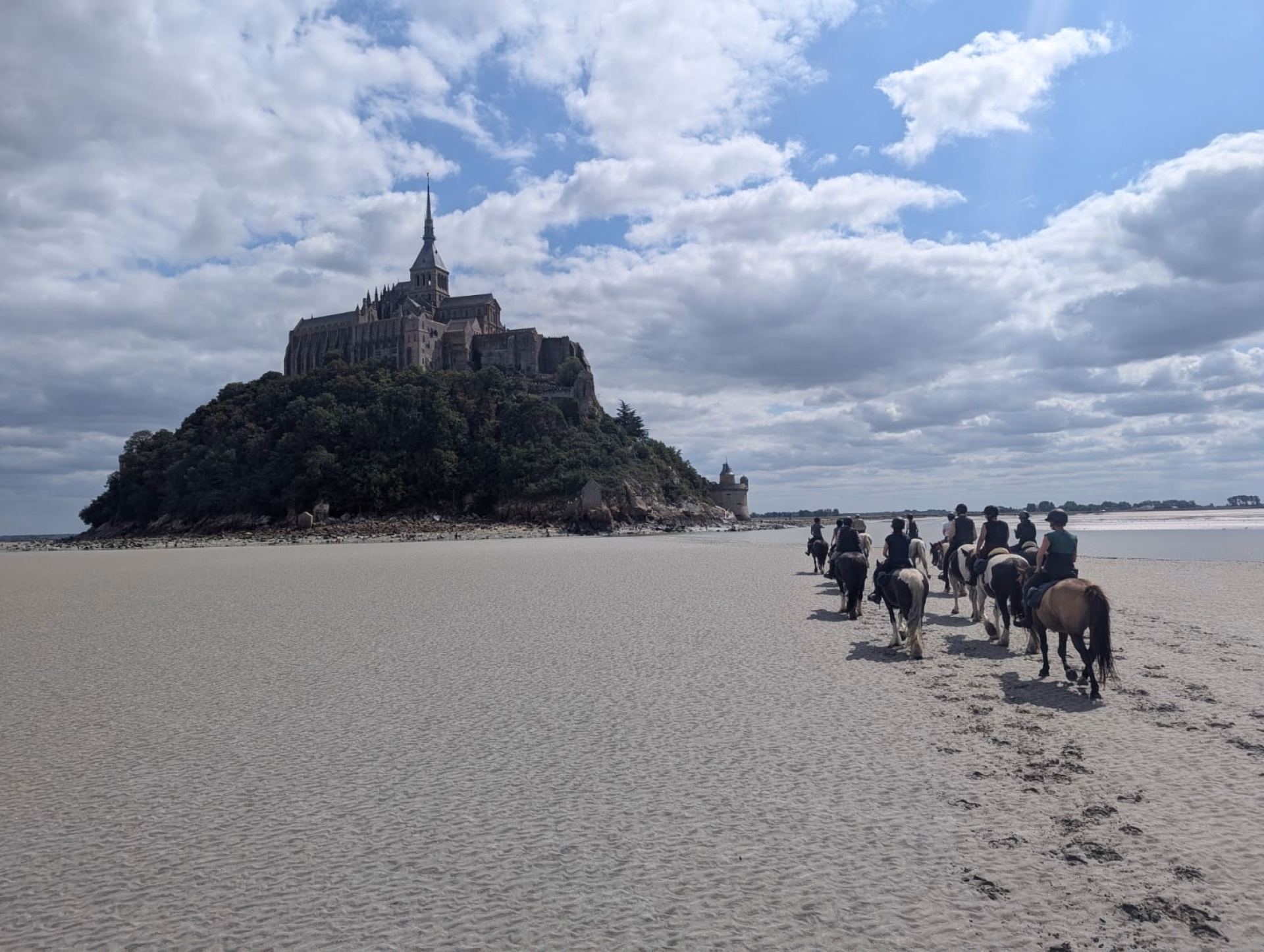 Randonnée à cheval au Mont-Saint-Michel hébergement Camping Confort