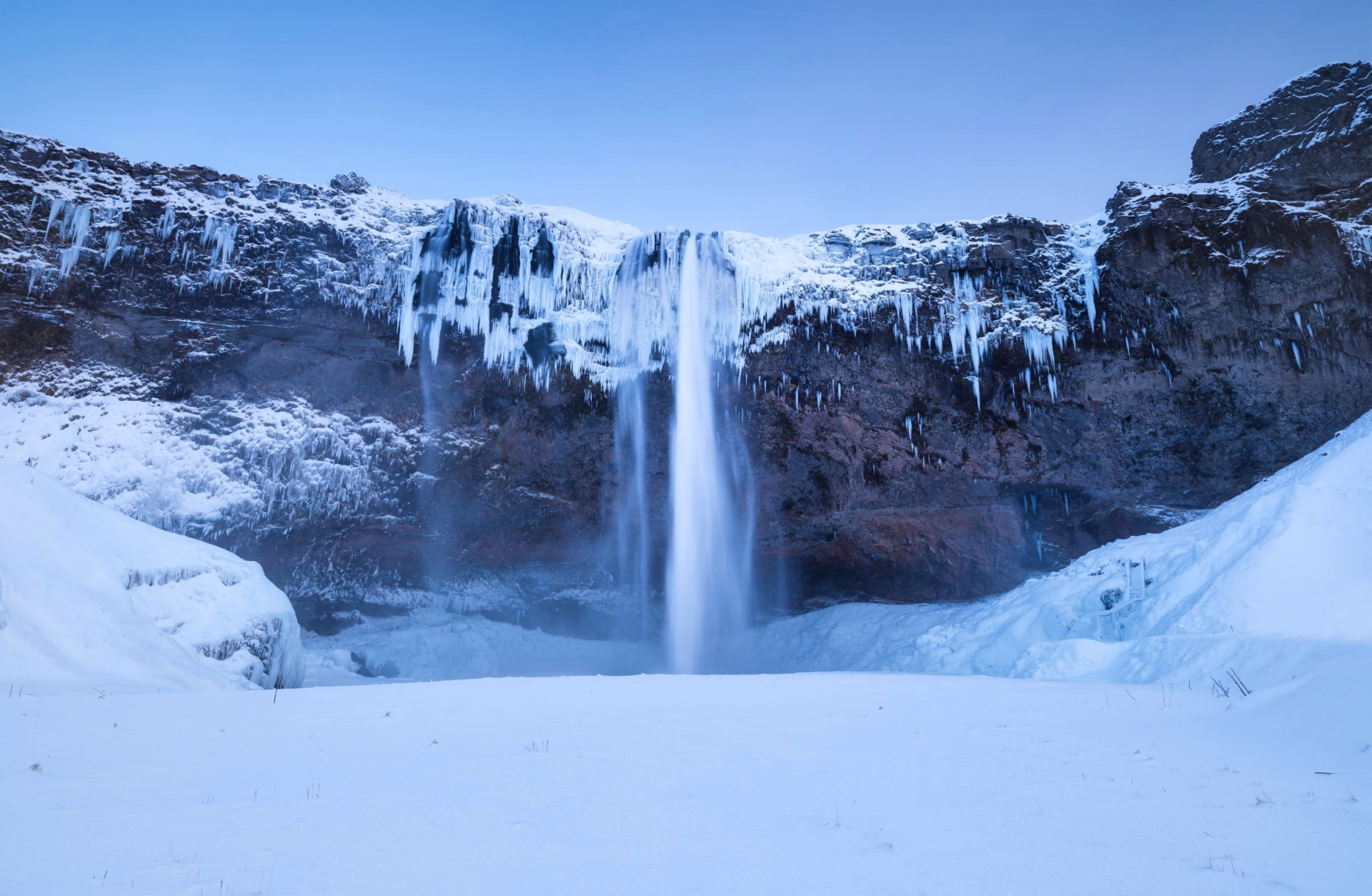 Circuit guidé d'hiver : Grottes de glace & Aurores boréales