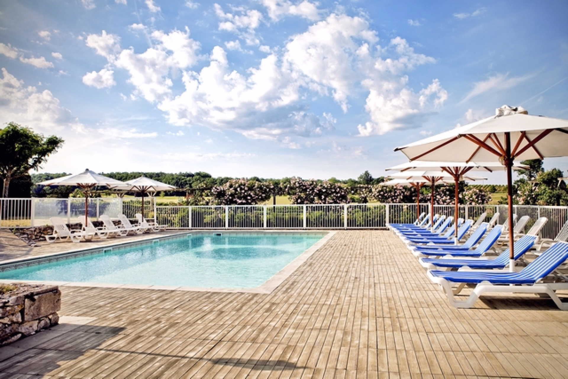 🏩 Hôtel 4* - Jours 1 à 3