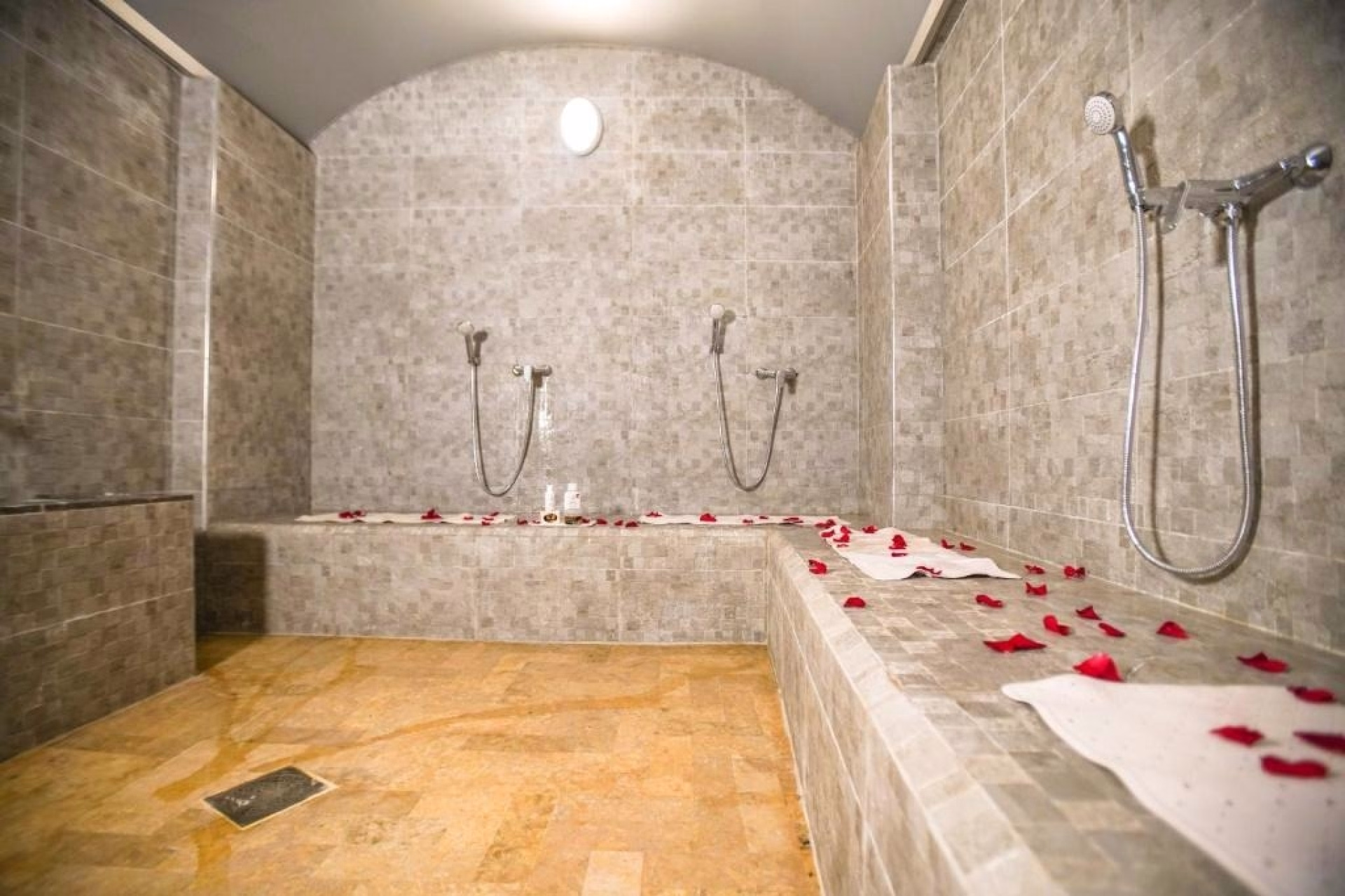 🏨 Hôtel 4* - Jours 1 à 6