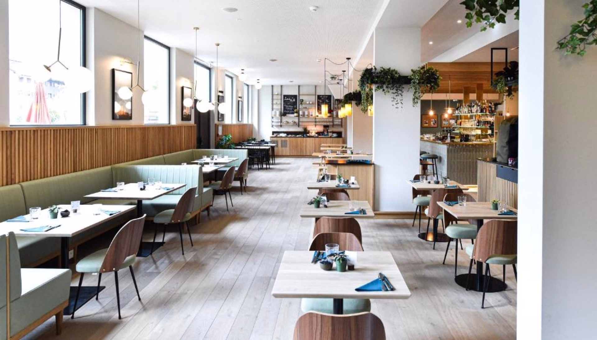 🏩 Hôtel 4* - Jours 1 à 2