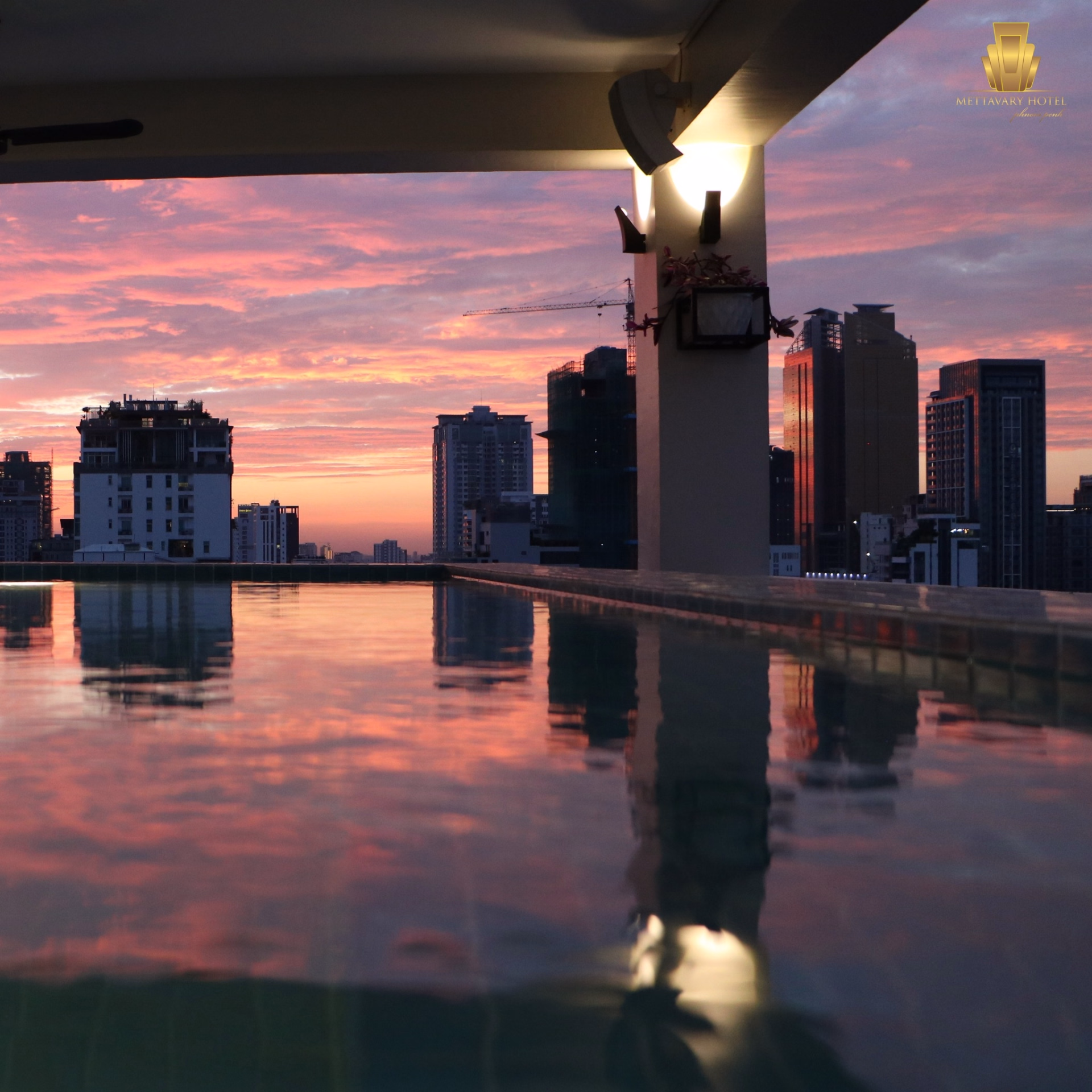 🏩 Hôtel 3* - Jours 1 à 2, 13