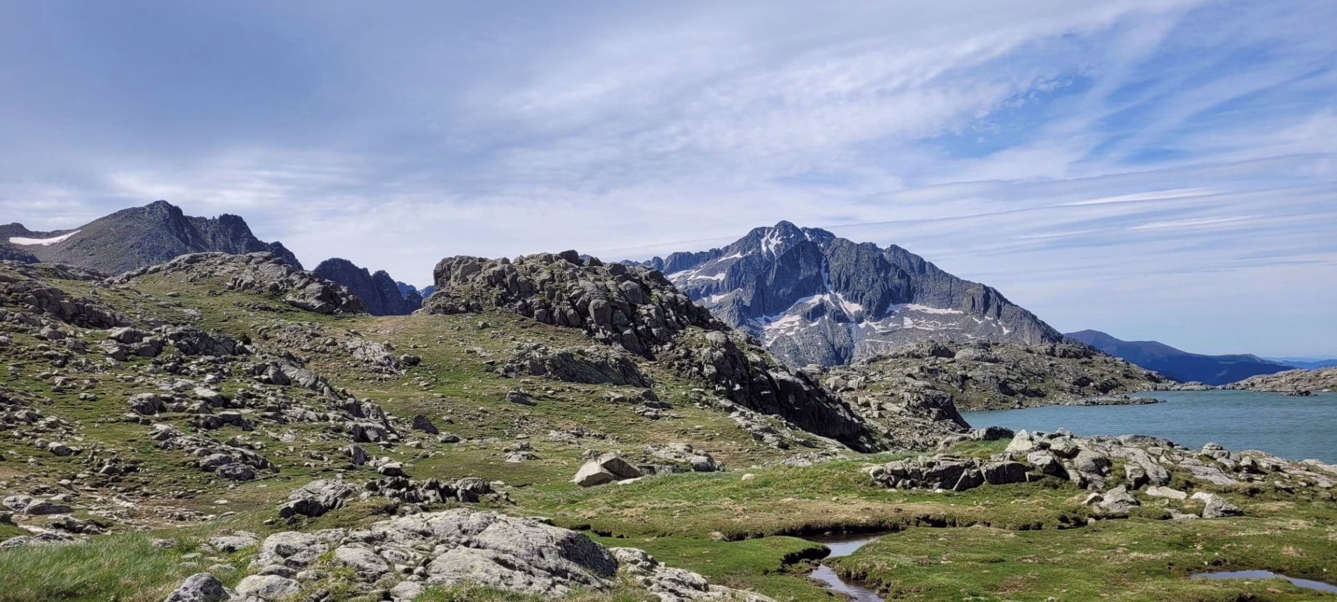 Grande traversée des Encantats en refuges, entre lacs et sommets