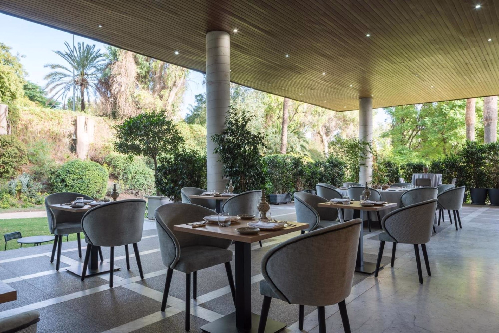 🏨 Hôtel 4* - Jours 1 à 2