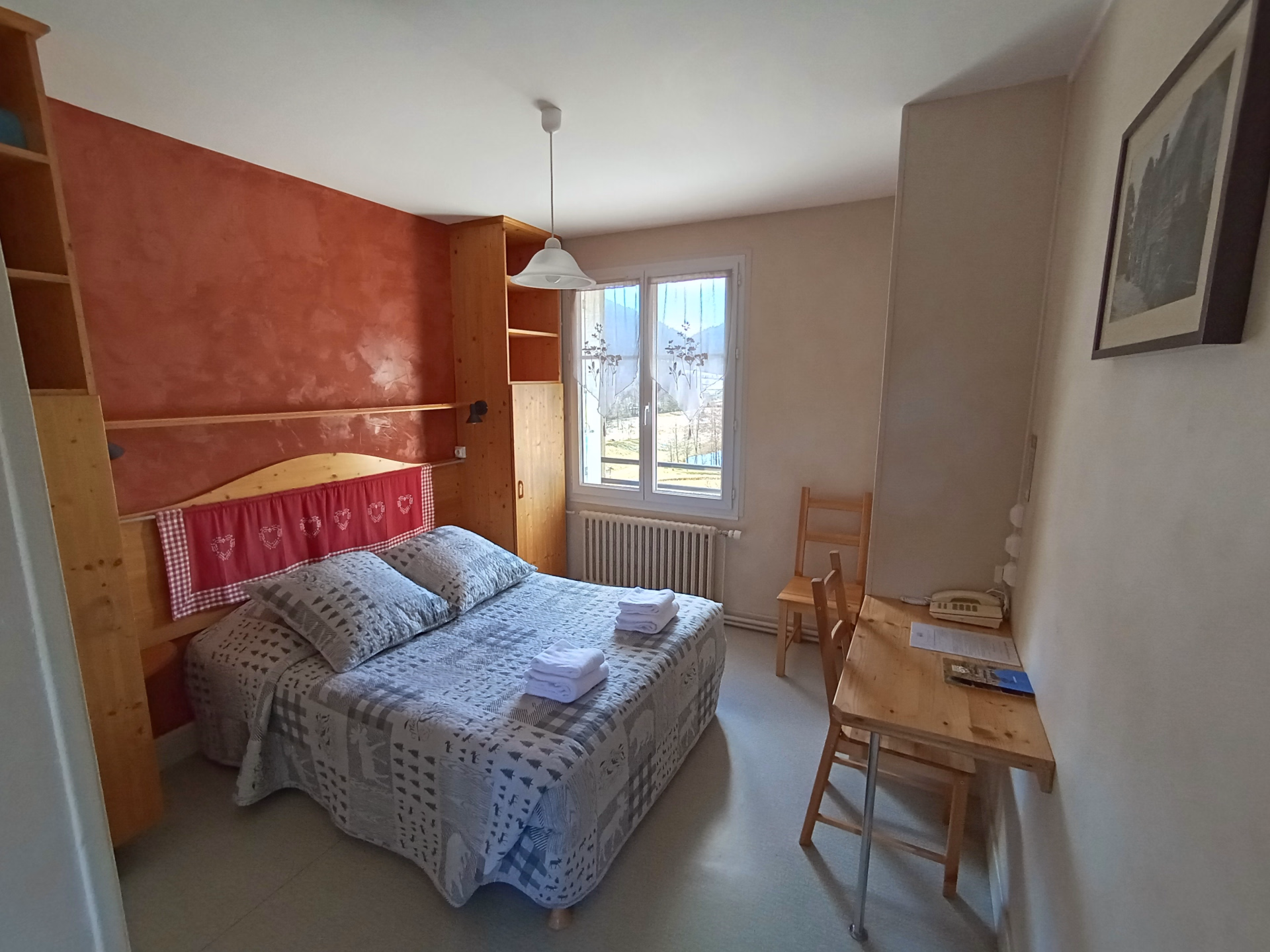 🏨 Hôtel 2* - Jours 1 à 4