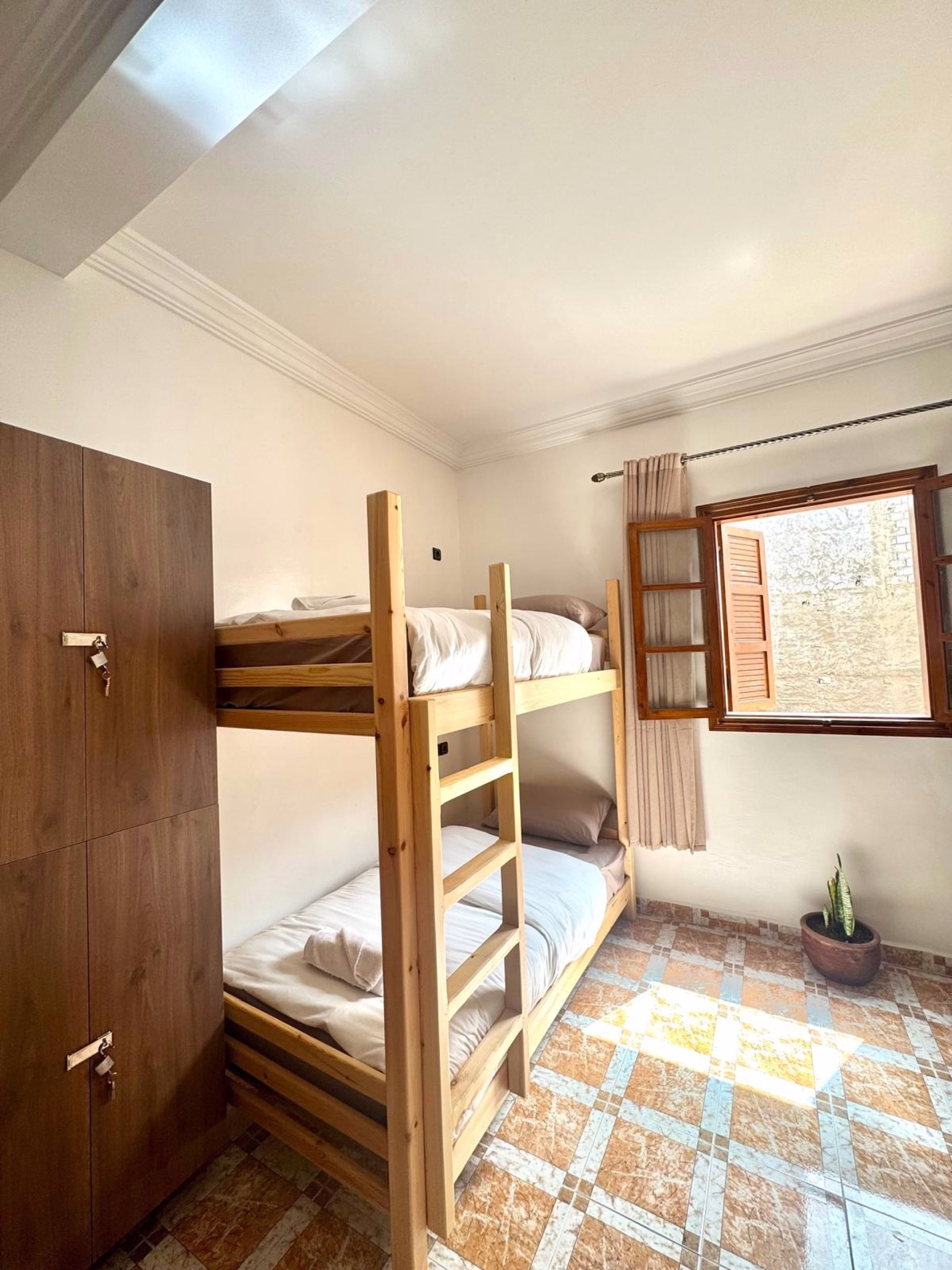 🏠 Auberge de jeunesse - Jours 1 à 5