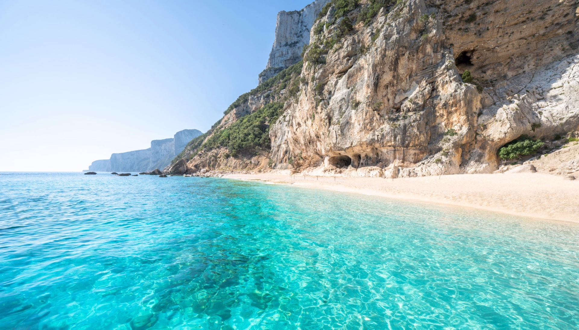 Randonnée entre falaises et criques secrètes en Sardaigne