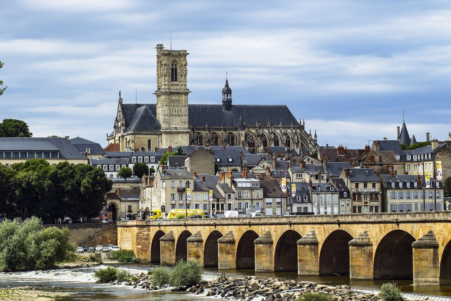 Randonnée exigeante sur le chemin de Vézelay à Nevers