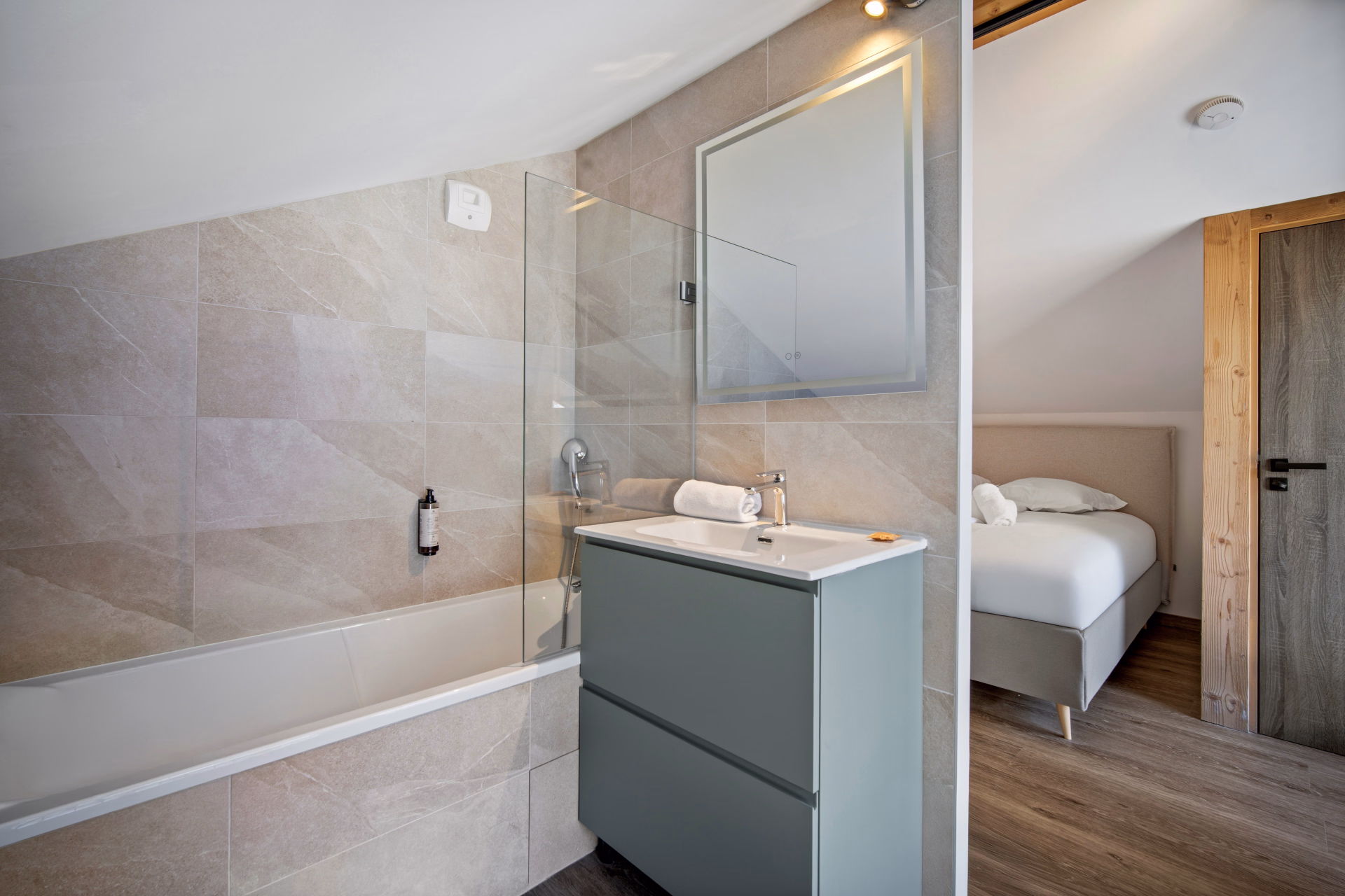 🏨 Hôtel 2* - Jours 1 à 3