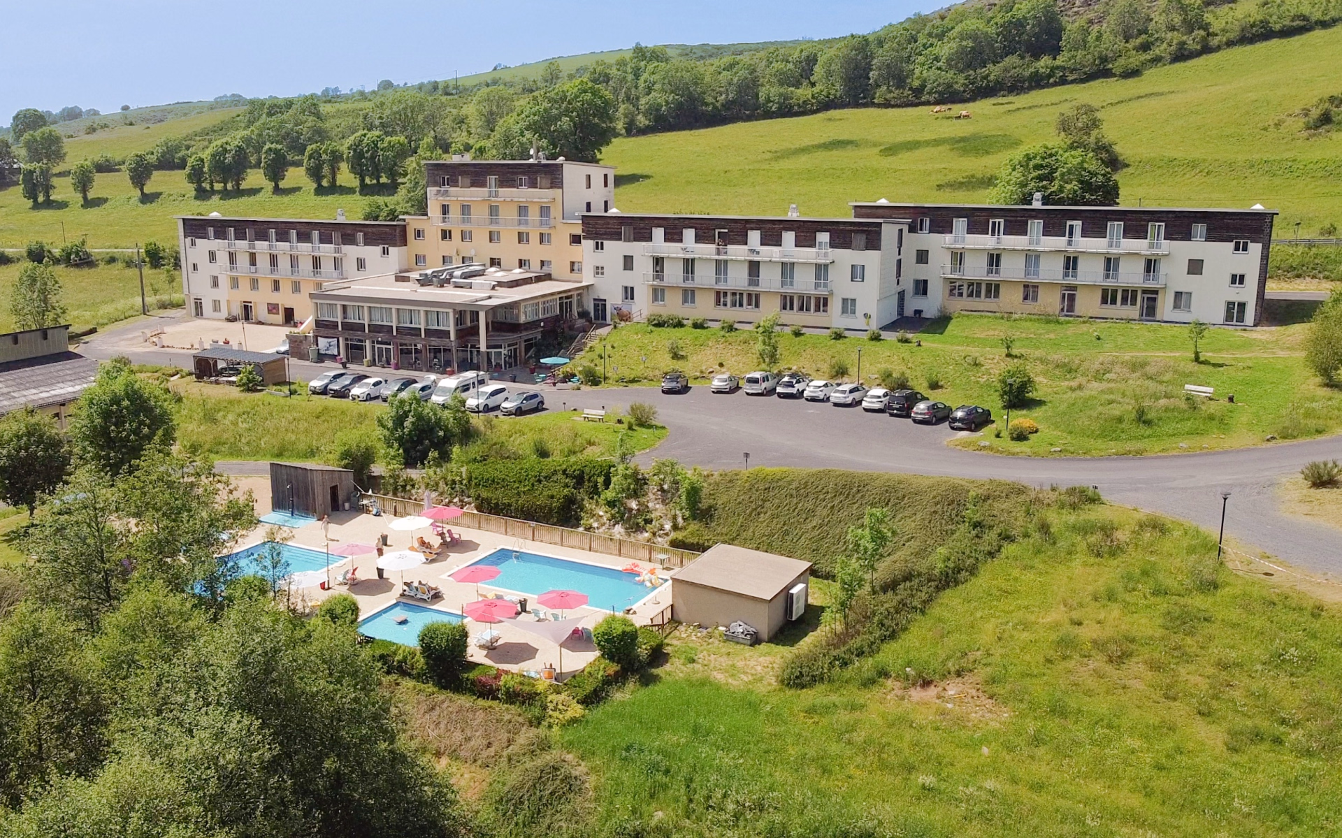 🏨 Village vacances - Jours 1 à 6