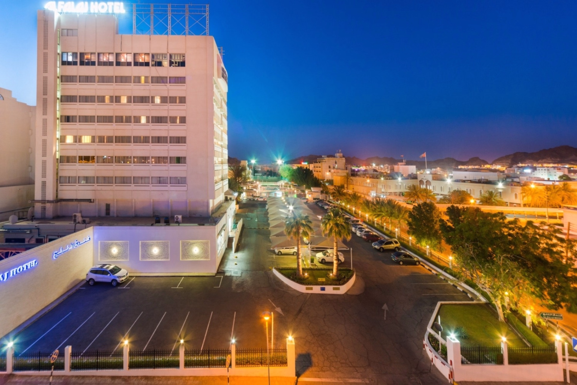 🏨 Hôtel 4* - Jours 1 à 2, 6