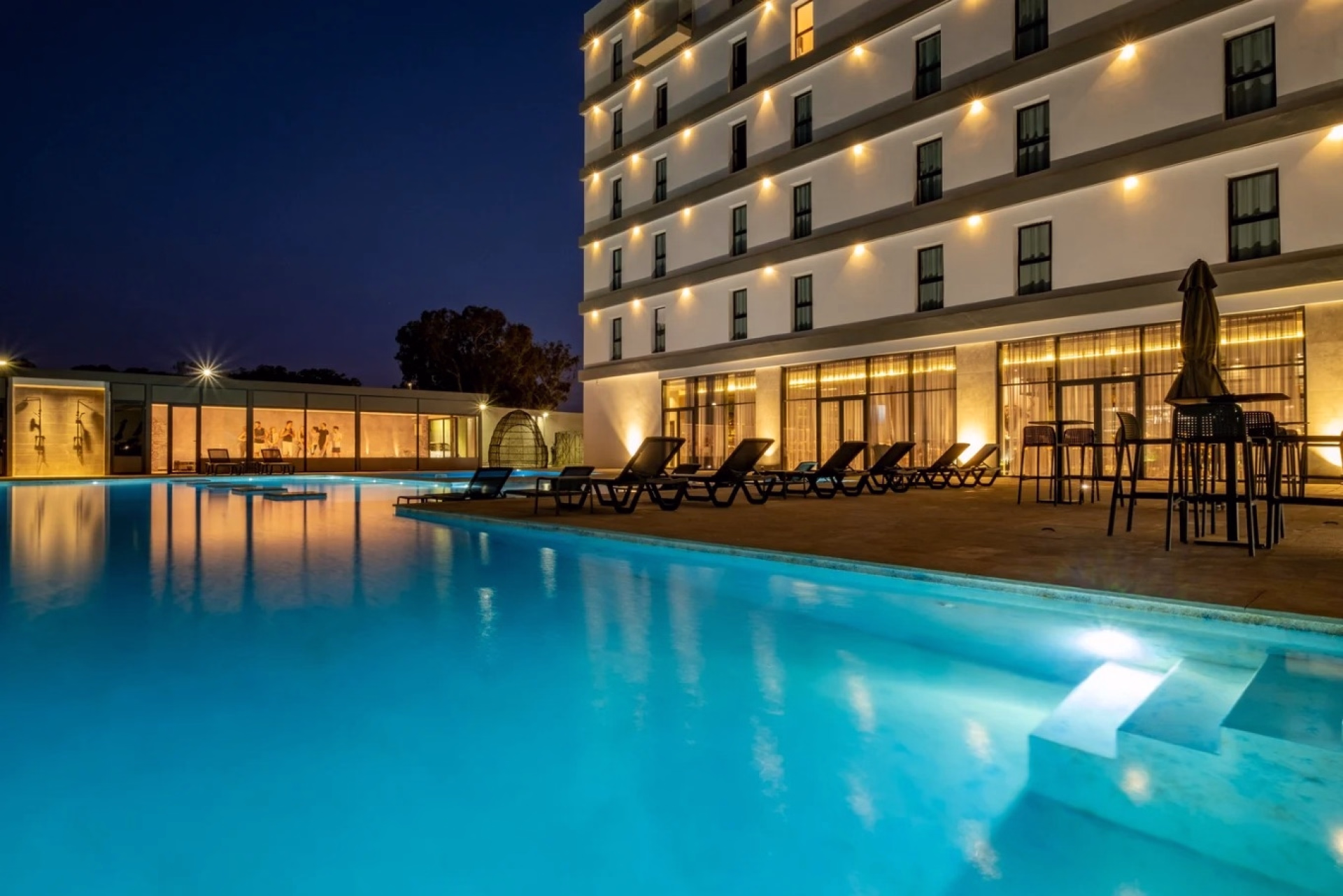 🏨 Hôtel 4* - Jours 1 à 2, 8