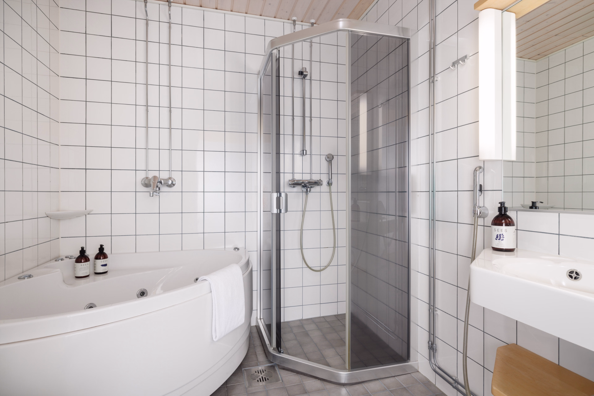 🏨 Hôtel 3* - Jour 1