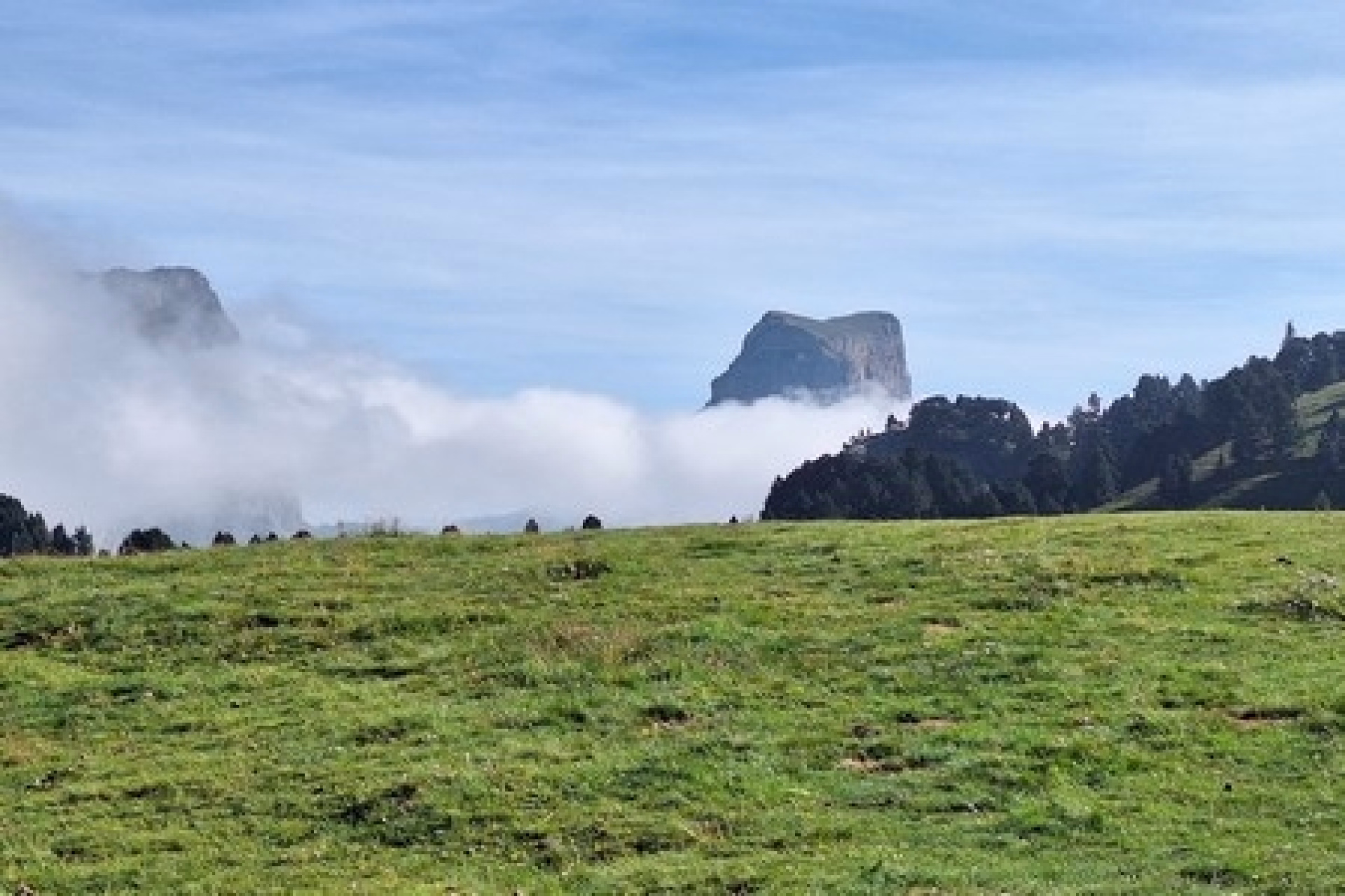 Randonnée du Mont Aiguille aux Hauts Plateaux du Vercors