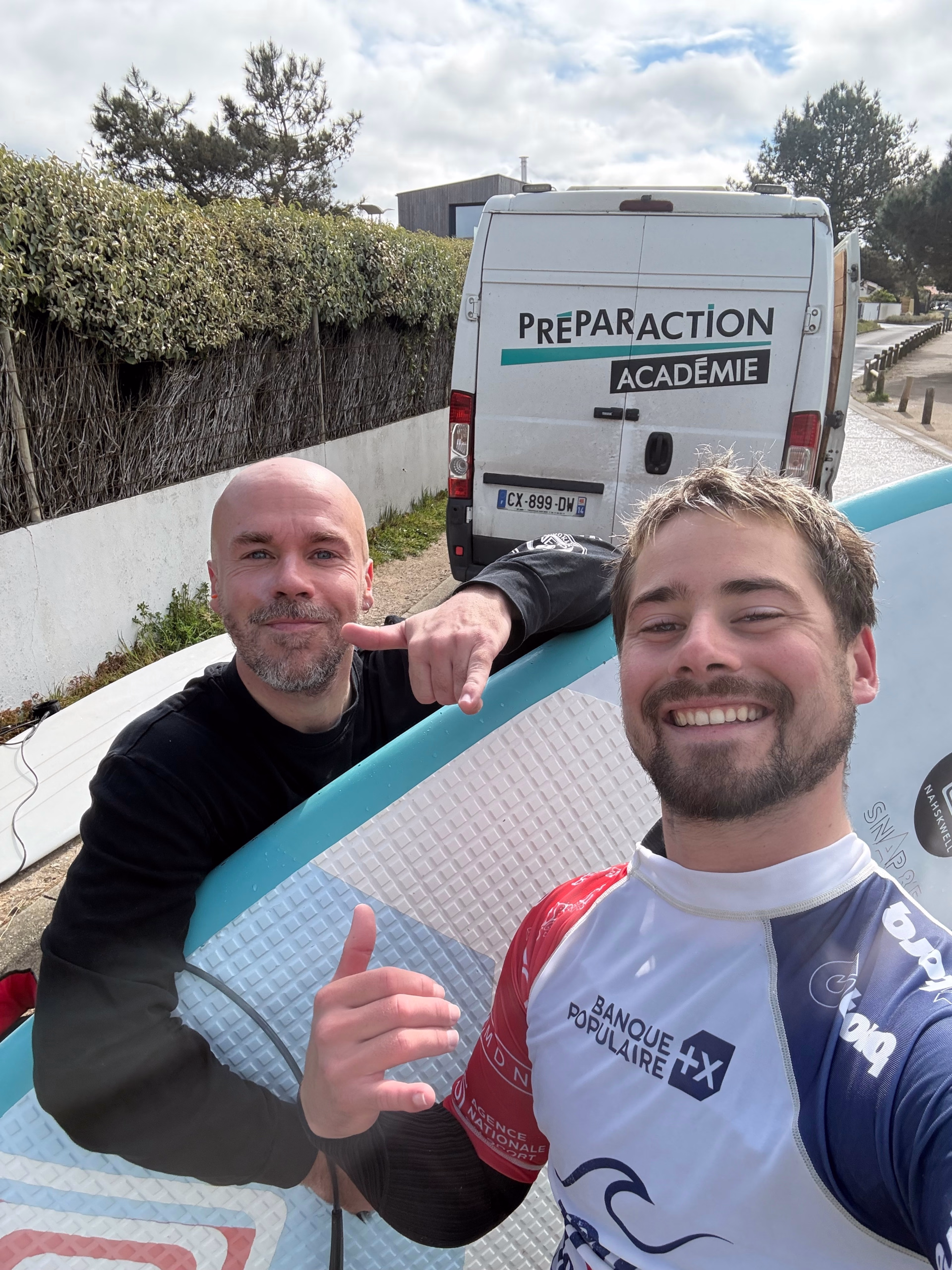 Surf Camp sur les plages Vendéennes avec le Champion du Monde de SUP