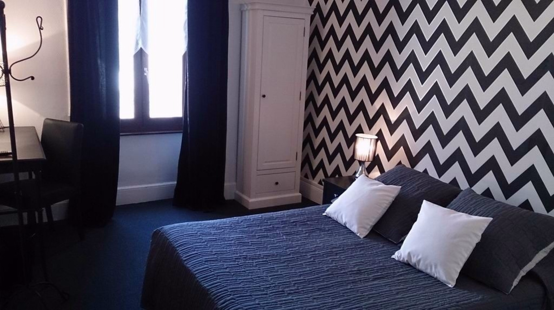 🏨 Hôtel 2* - Jours 5 à 6
