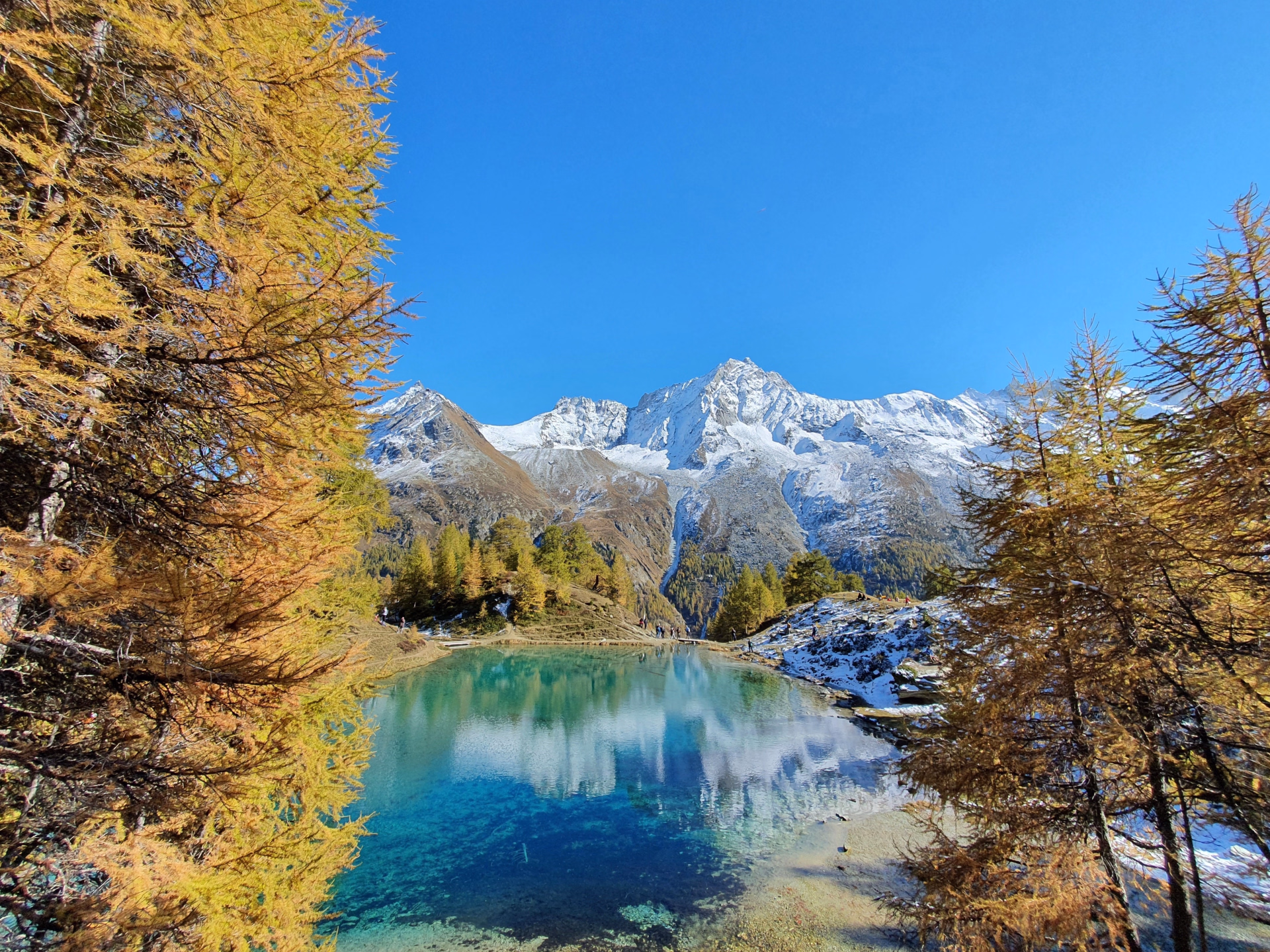 Immersion au cœur du Valais : randonnées entre lacs et glaciers