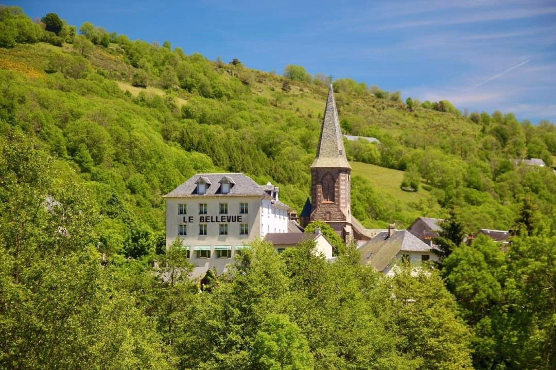 🏨 Hôtel 2* - Jours 1 à 4