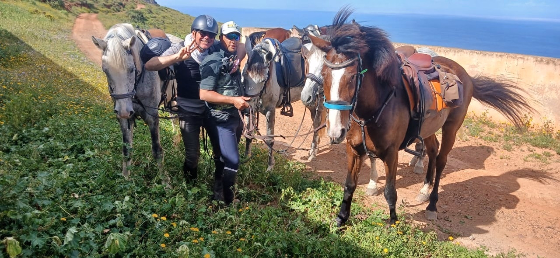 Randonnée équestre sur les plages de Legzira au Maroc