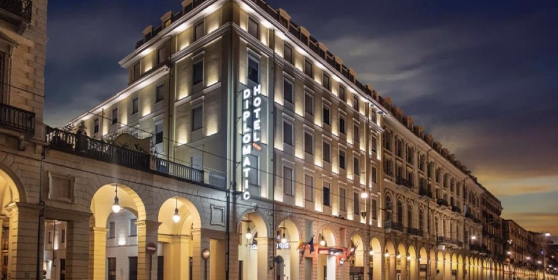 🏨 Hôtel 4* - Jours 1 à 2