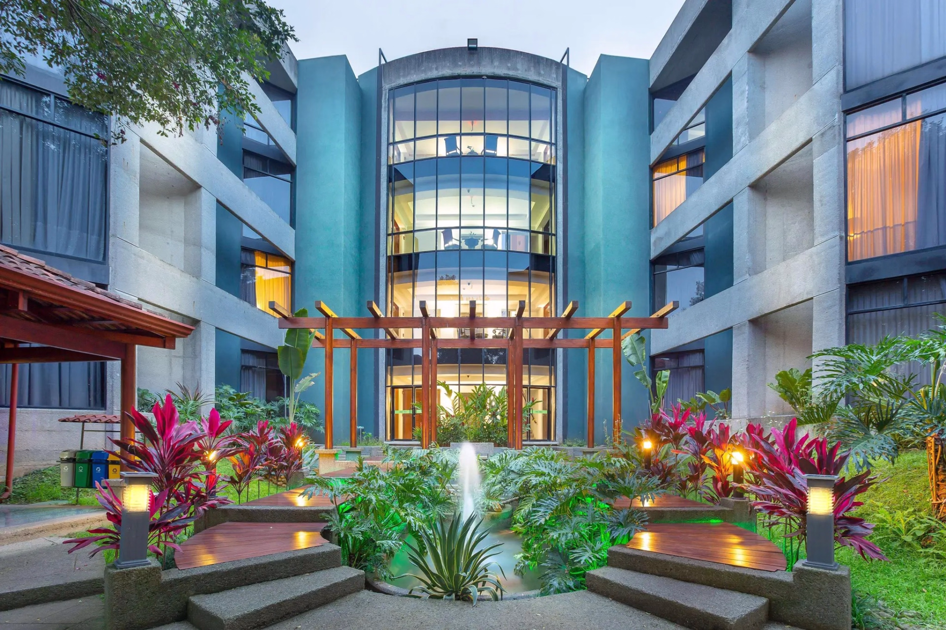 🏨 Hôtel 3* - Jours 1, 15 à 16
