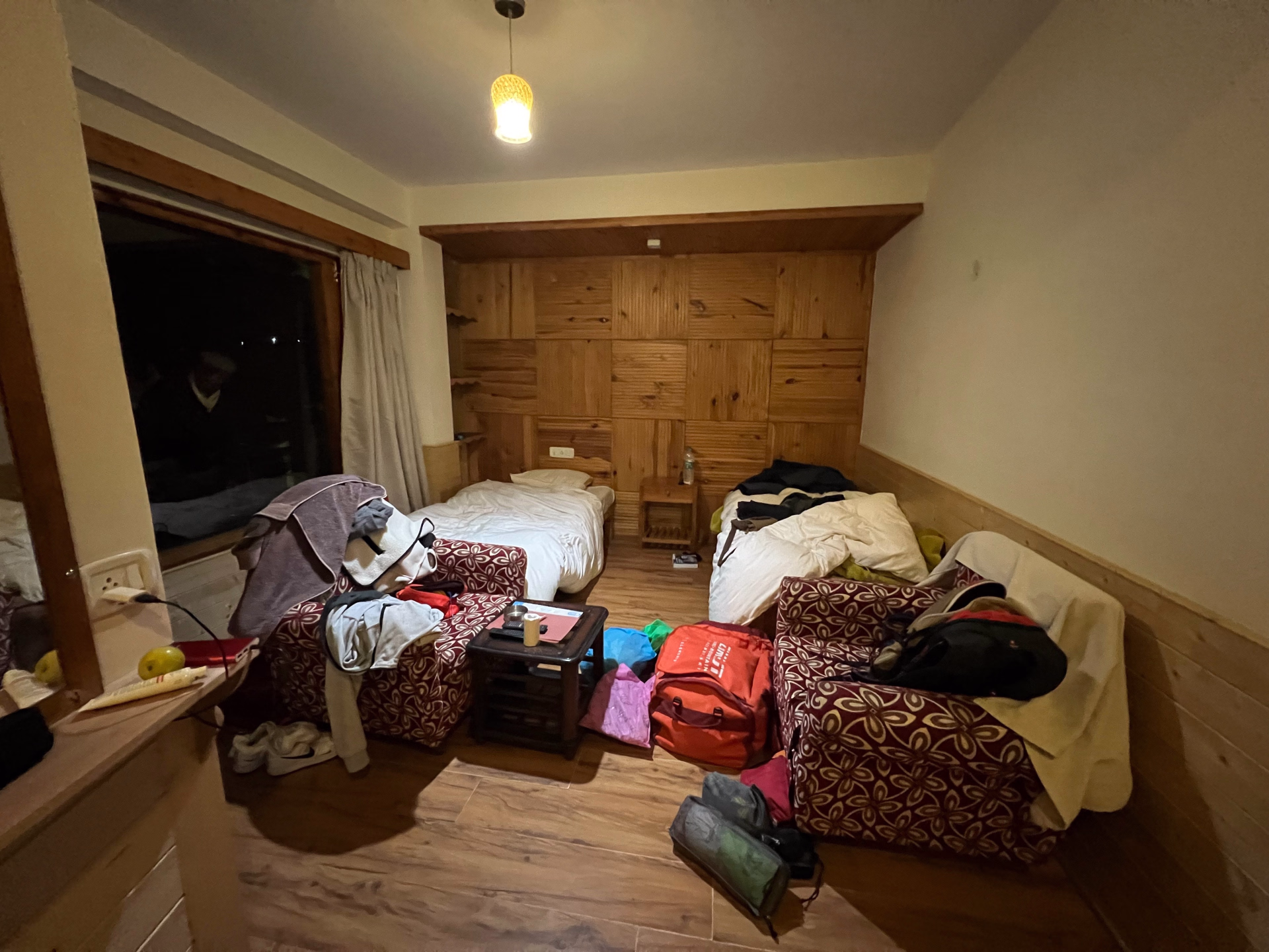 🏨 Hôtel 2* - Jours 1 à 4, 9 à 11